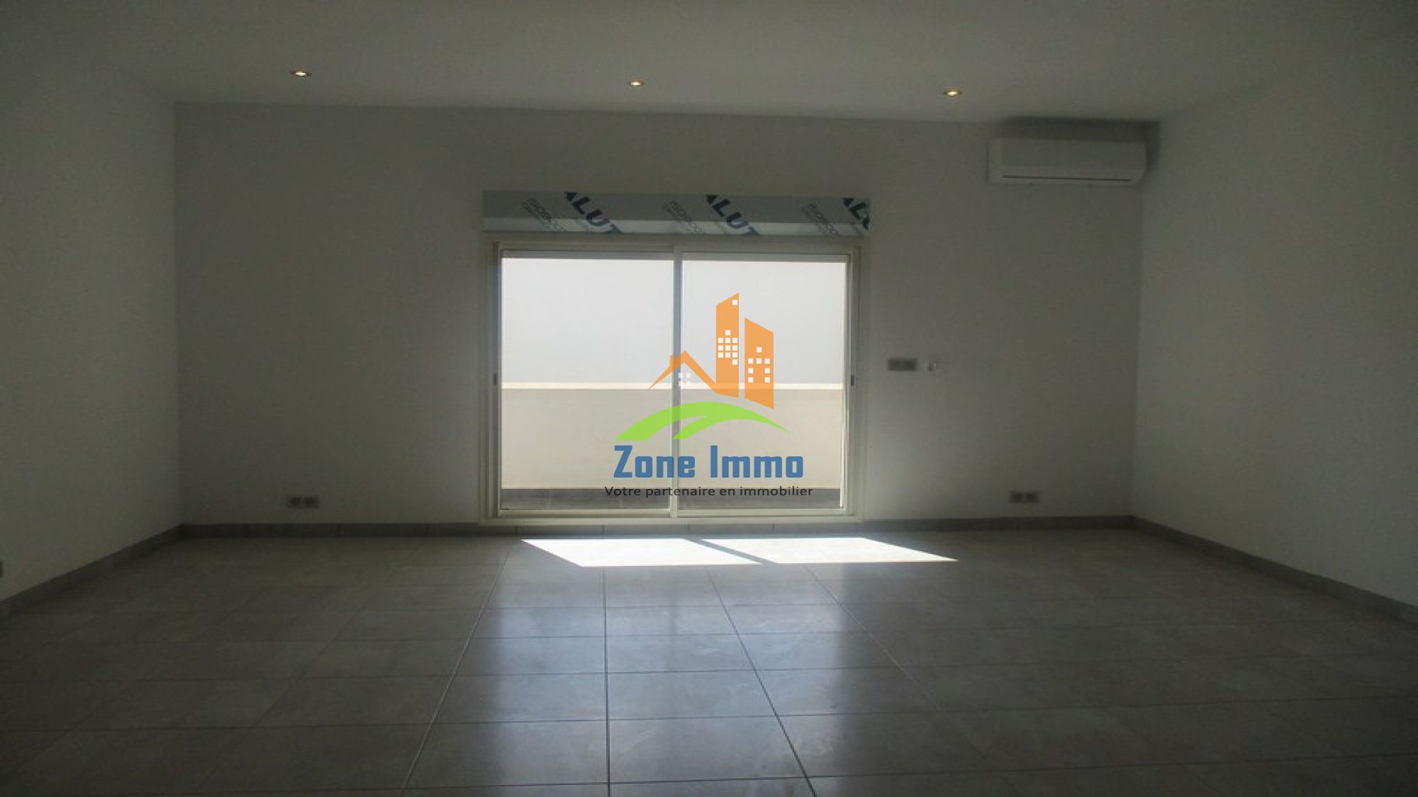 https://www.zoneimmo-mada.com/uploads/2020/10/07/a-louer-appartement-t2-avec-piscine-a-pied-du-lft-a-ambatobe-1613025359_1_64207_large.jpg