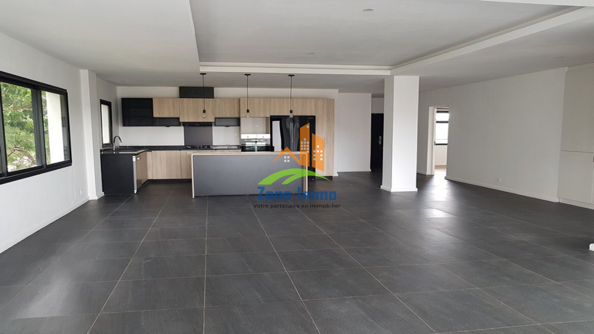 https://www.zoneimmo-mada.com/uploads/2020/10/07/a-louer-grand-appartement-t4-de-159m-a-ivandry-1614590199_1_18073_large.jpg