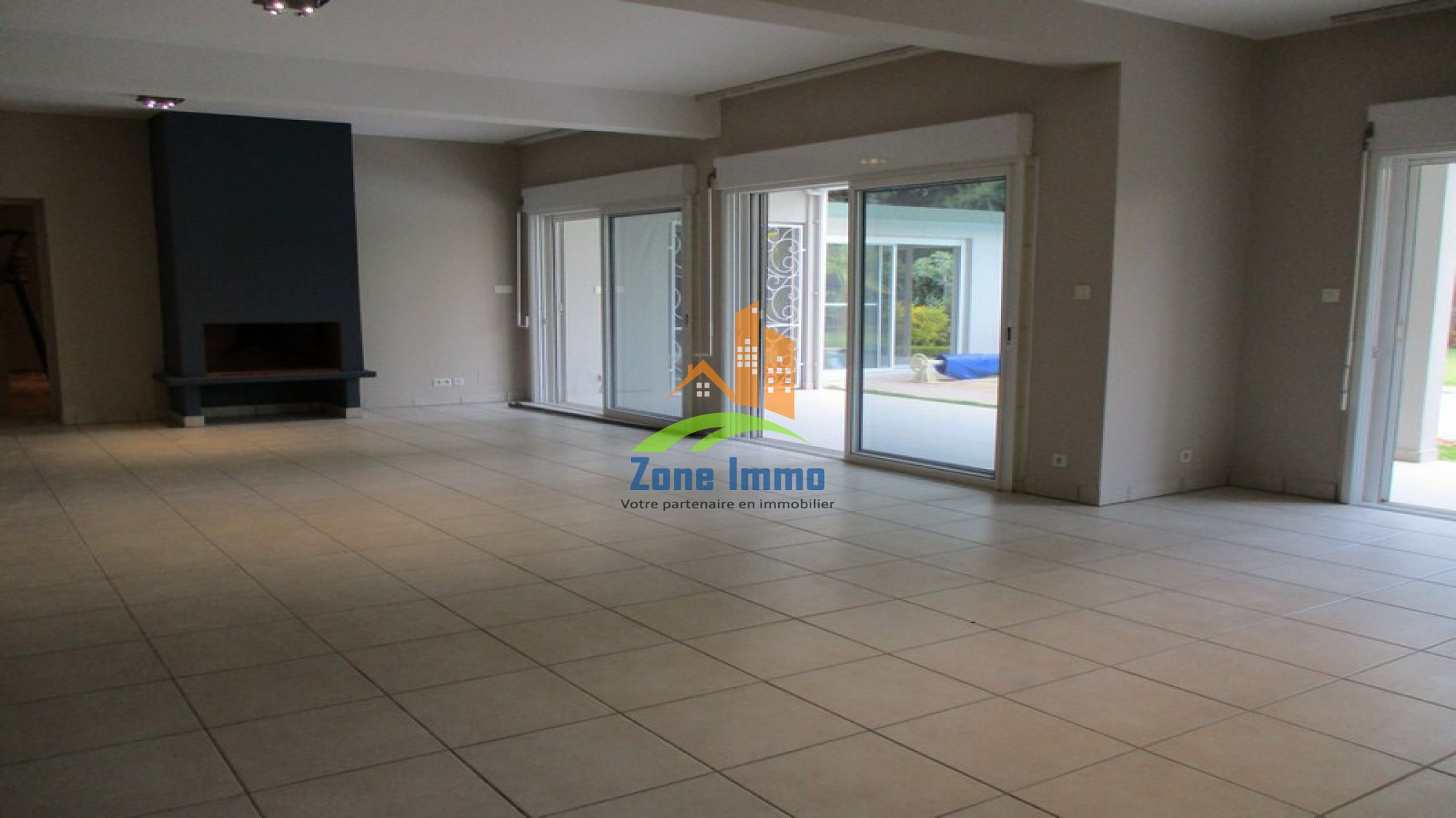 https://www.zoneimmo-mada.com/uploads/2020/10/29/a-louer-villa-a-etages-f8-et-avec-piscine-a-ambatobe-1603980778_1_92833_large.jpg