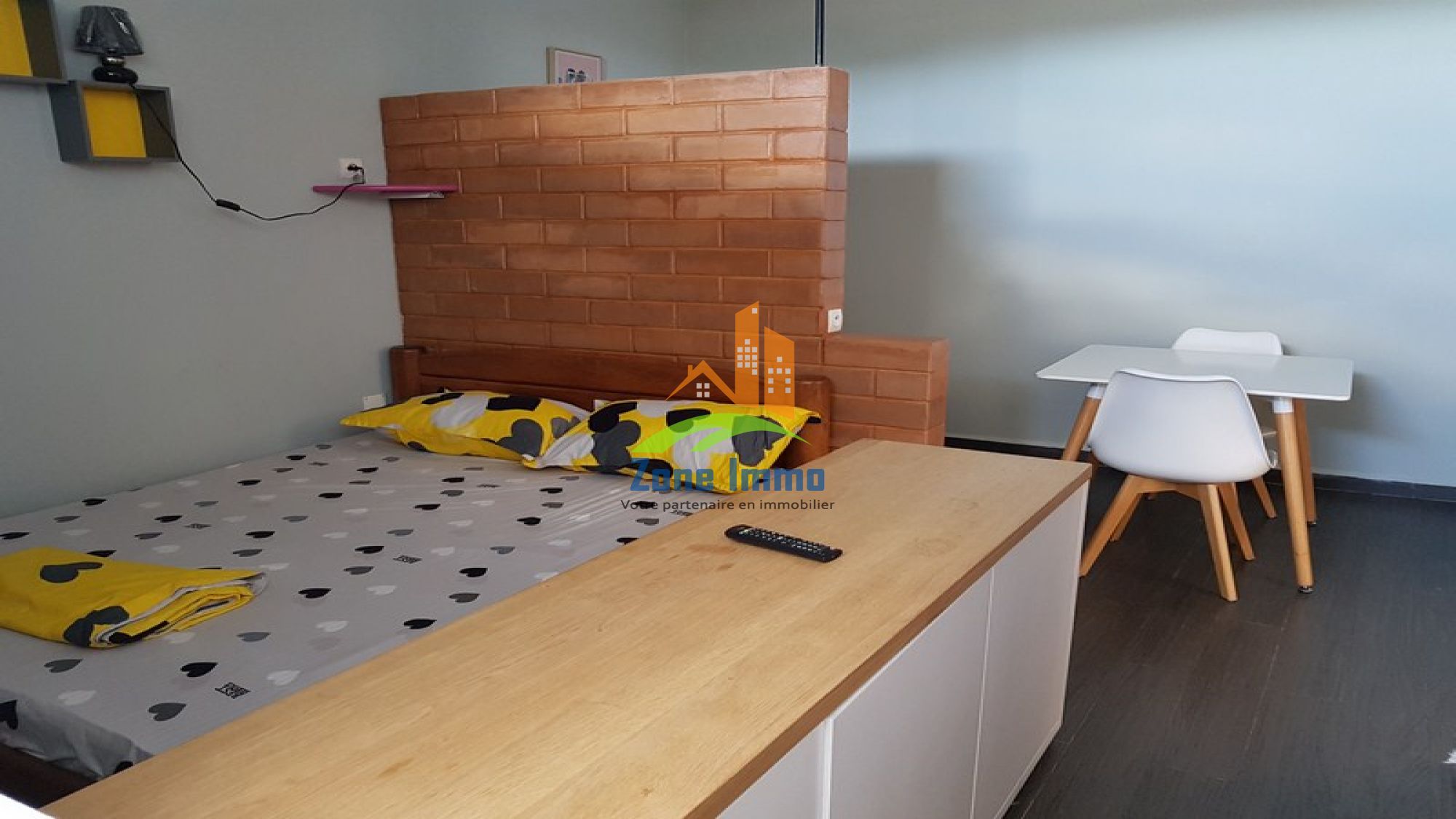 https://www.zoneimmo-mada.com/uploads/2020/11/04/a-louer-studio-meuble-et-equipe-en-cen-ambanidia-1618248190_1_30723_large.jpg