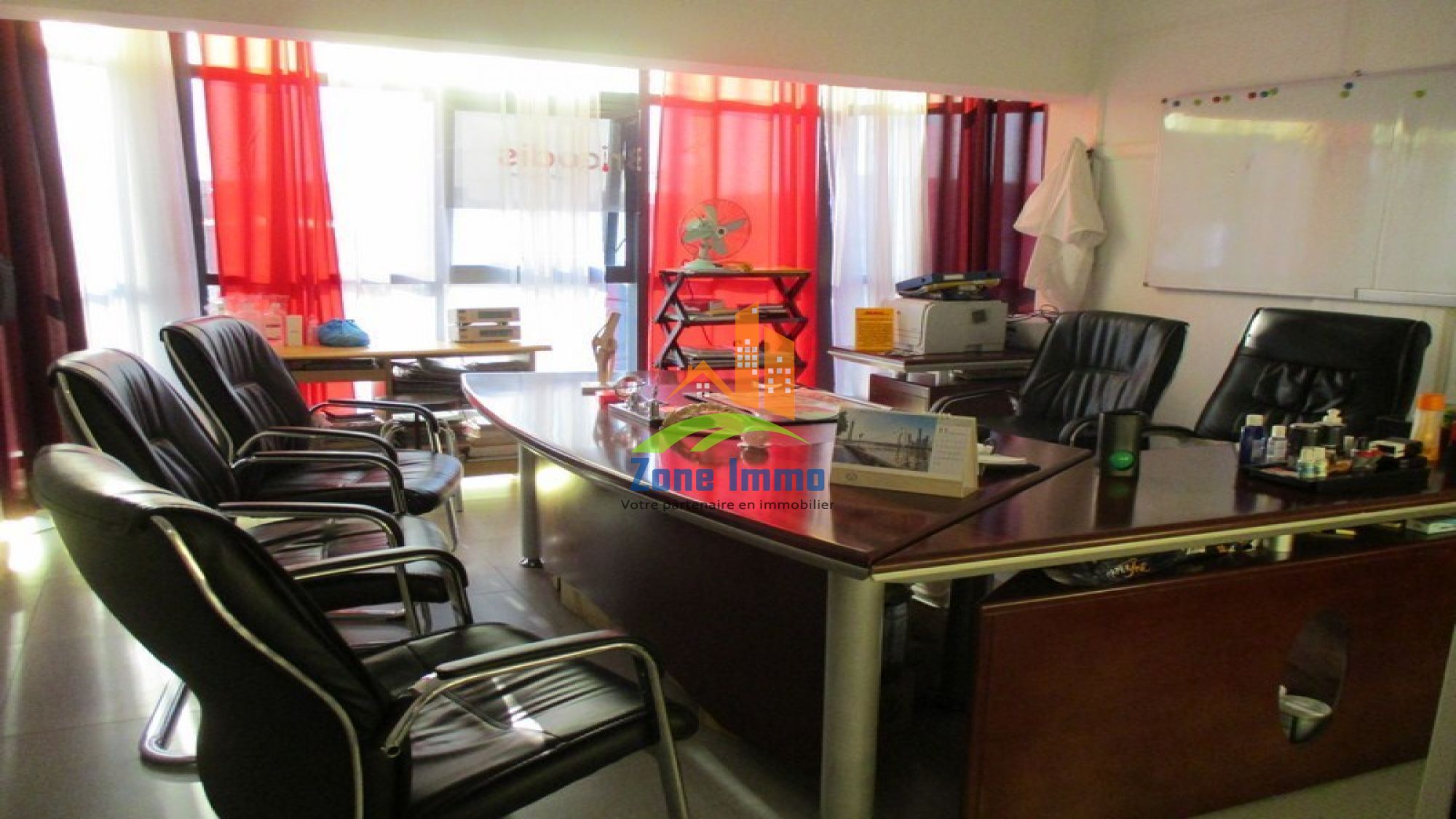 https://www.zoneimmo-mada.com/uploads/2020/11/05/a-louer-local-professionnel-bureau-de-110m-a-ankadimbahoaka-1604563861_1_46367_large.jpg