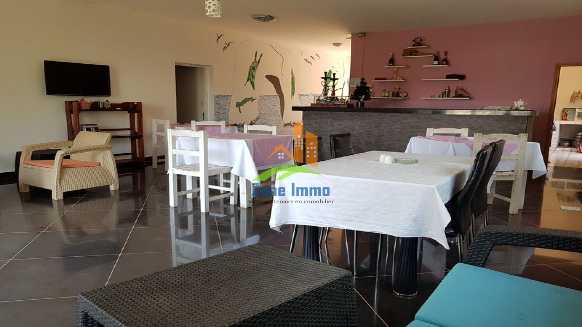 https://www.zoneimmo-mada.com/uploads/2021/01/08/a-vendre-propriete-de-2-100m-avec-un-hotel-resta-amboropotsy-talatamaty-1610095027_1_27840_large.jpg