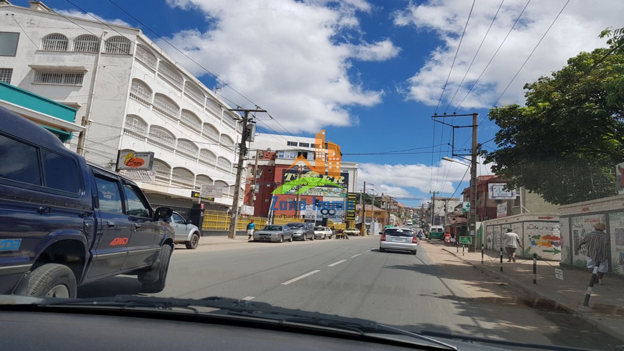 https://www.zoneimmo-mada.com/uploads/2021/03/03/a-vendre-grand-immeuble-de-1-000m-au-bdr-a-andraharo-1614871650_1_6175_large.jpg
