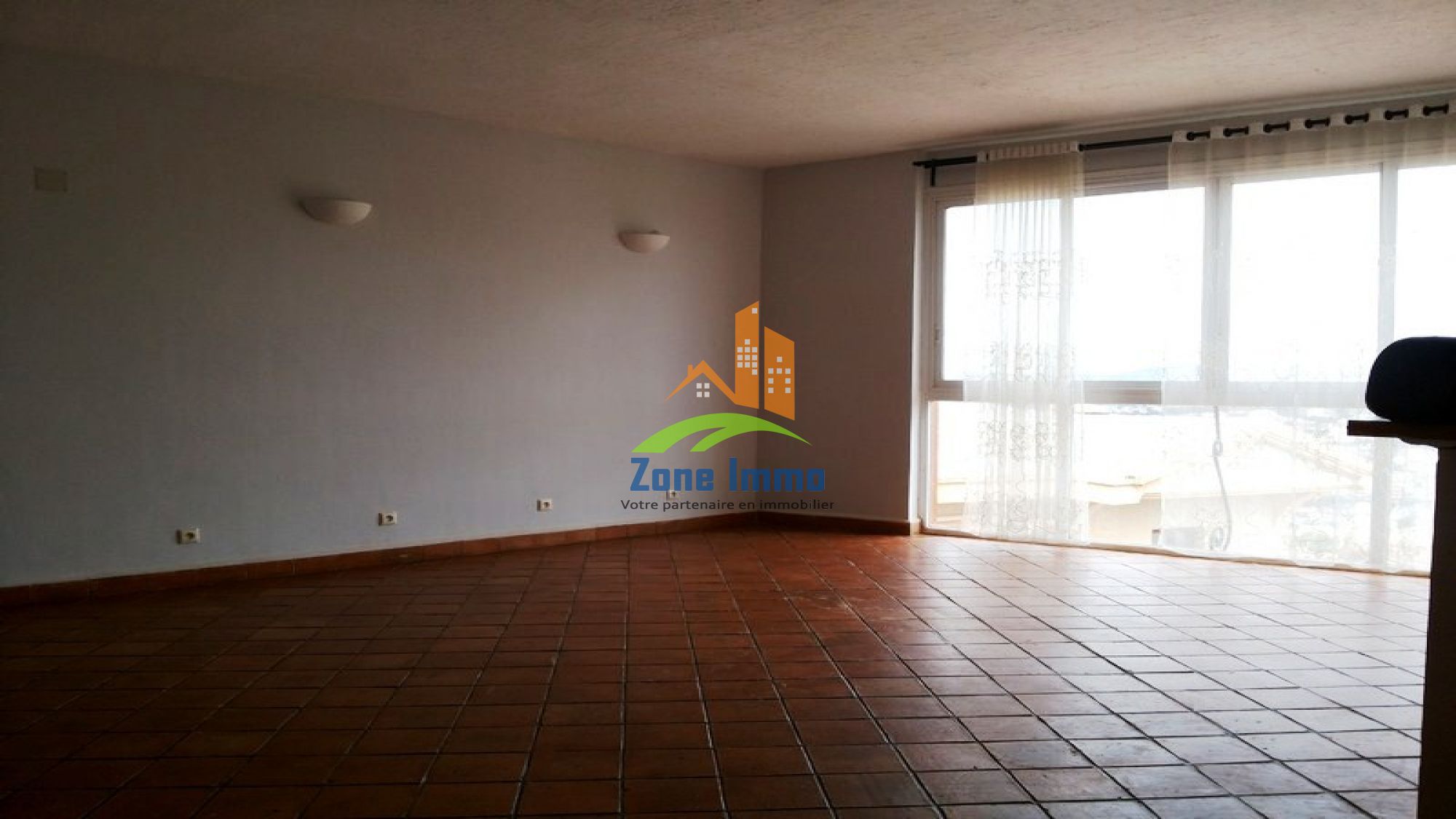 https://www.zoneimmo-mada.com/uploads/2021/03/22/a-vendre-appartement-t3-en-duplex-a-ankatso-1616412663_1_78743_large.jpg