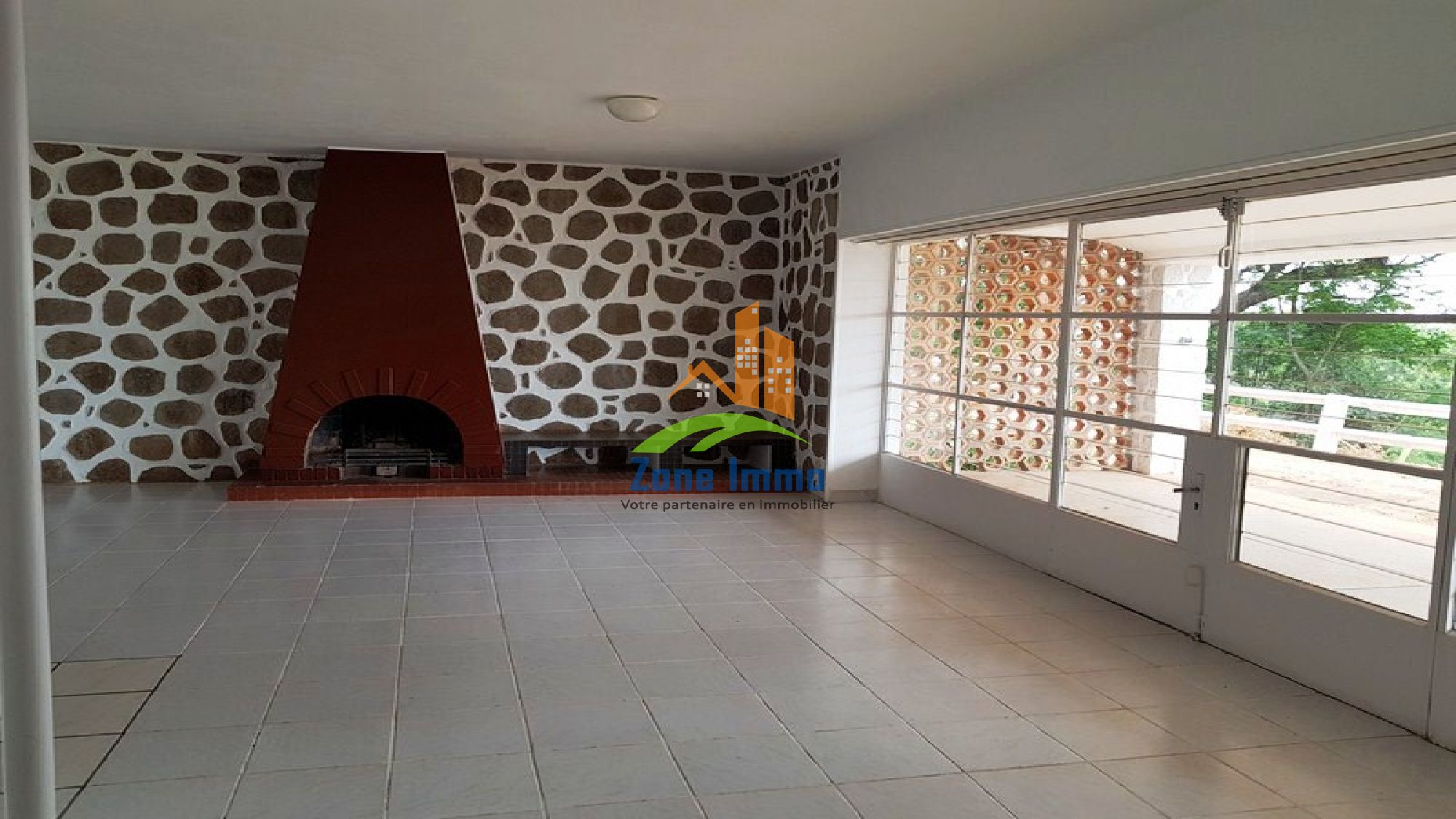 https://www.zoneimmo-mada.com/uploads/2021/05/18/a-louer-villa-basse-f5-a-f-andrainarivo-1621341502_1_74367_large.jpg