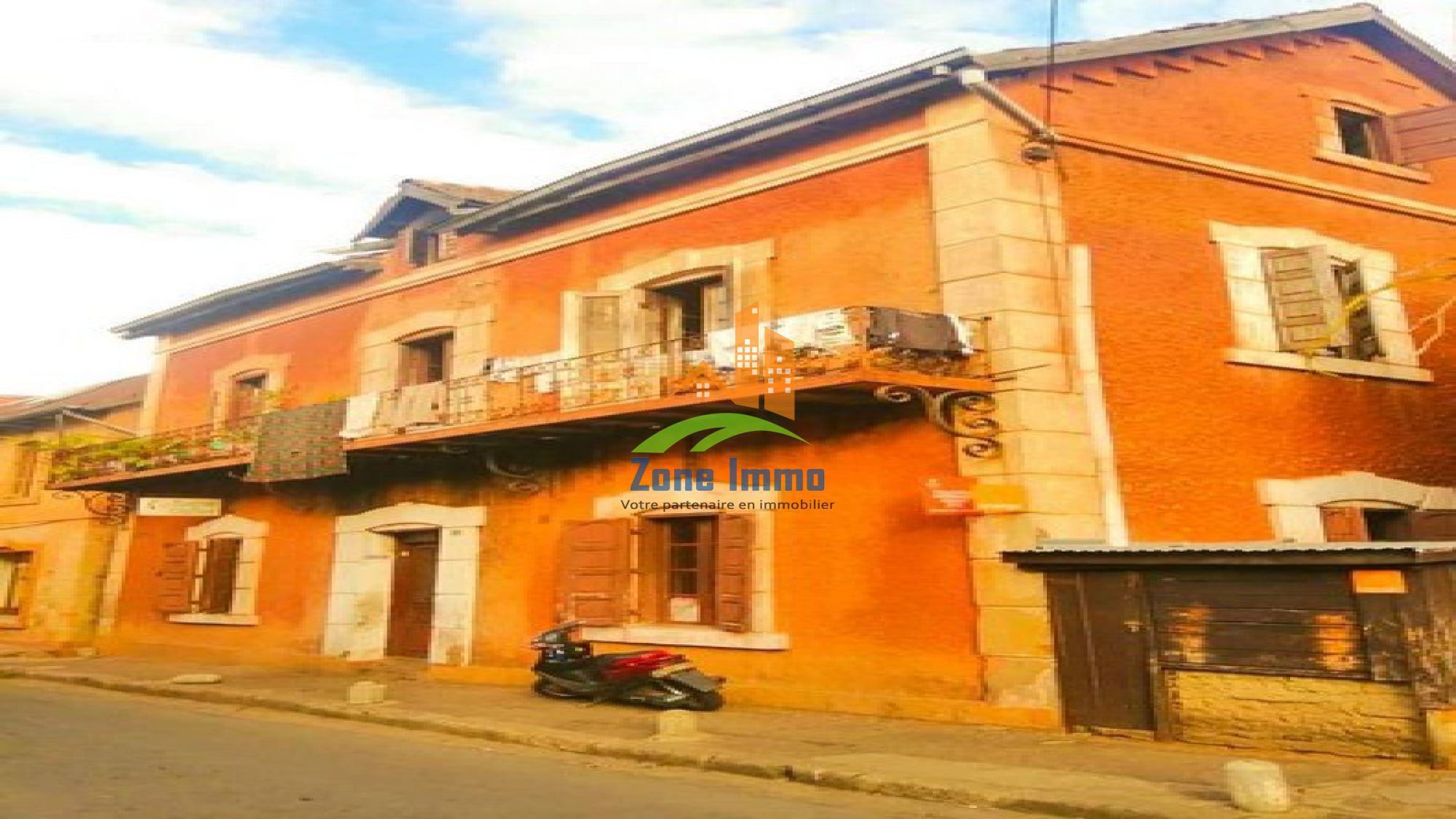 https://www.zoneimmo-mada.com/uploads/2021/05/19/a-vendre-maison-ancienne-f11-au-bdr-a-isoraka-1623397451_1_68126_large.jpg