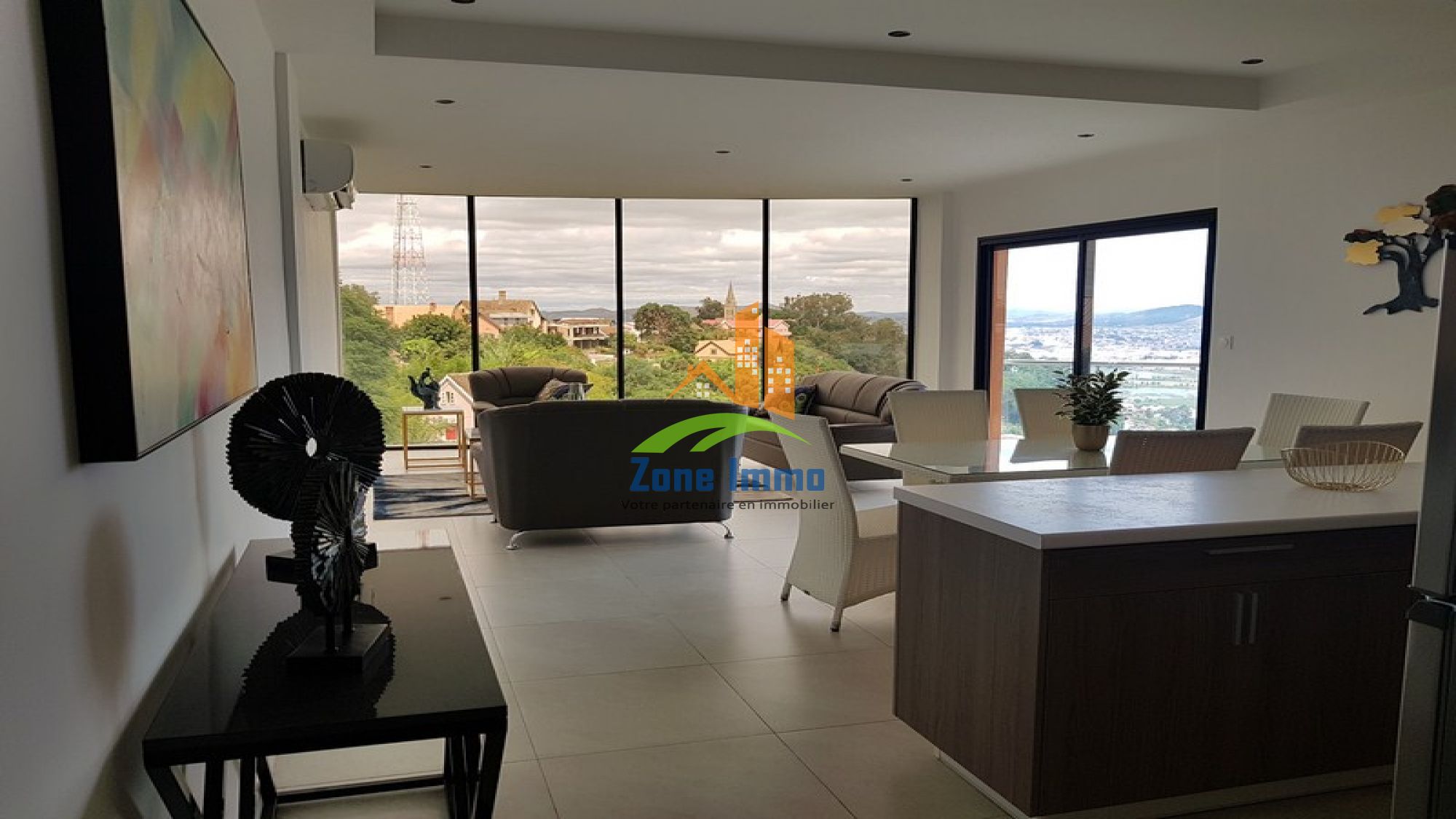 https://www.zoneimmo-mada.com/uploads/2021/05/27/a-louer-appartement-t3-meuble-et-securise-a-haute-ville-1622125919_1_30811_large.jpg
