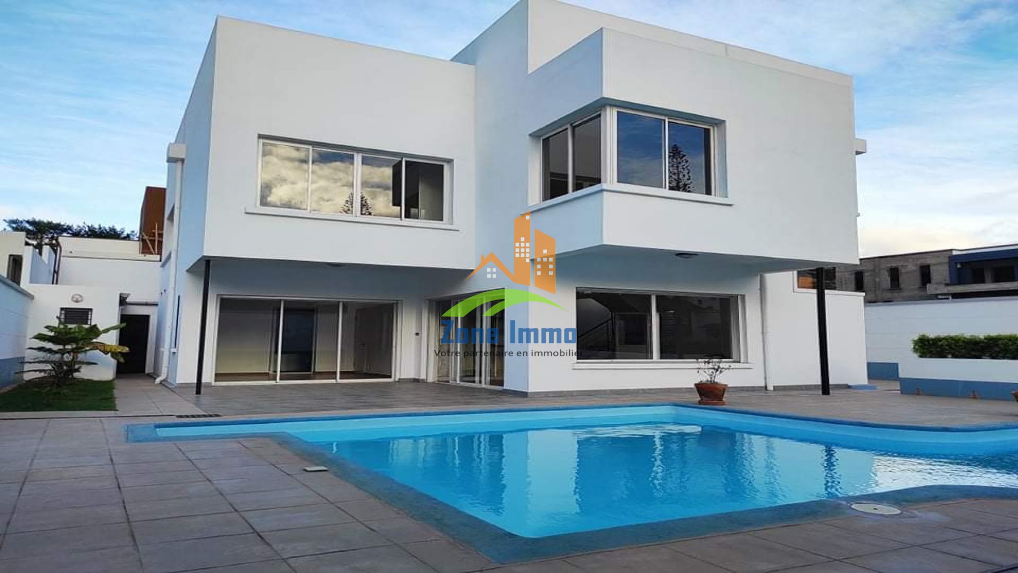 https://www.zoneimmo-mada.com/uploads/2021/06/04/a-vendre-villa-a-etage-f6-sur-550m-de-analamahitsy-farango-1622822360_1_99493_large.jpg