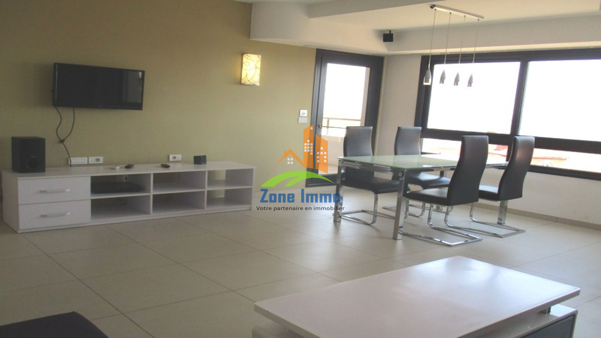 https://www.zoneimmo-mada.com/uploads/2021/11/09/a-louer-appartement-t3-meuble-a-fort-voyron-mahamasina-1636446980_1_98501_large.jpg