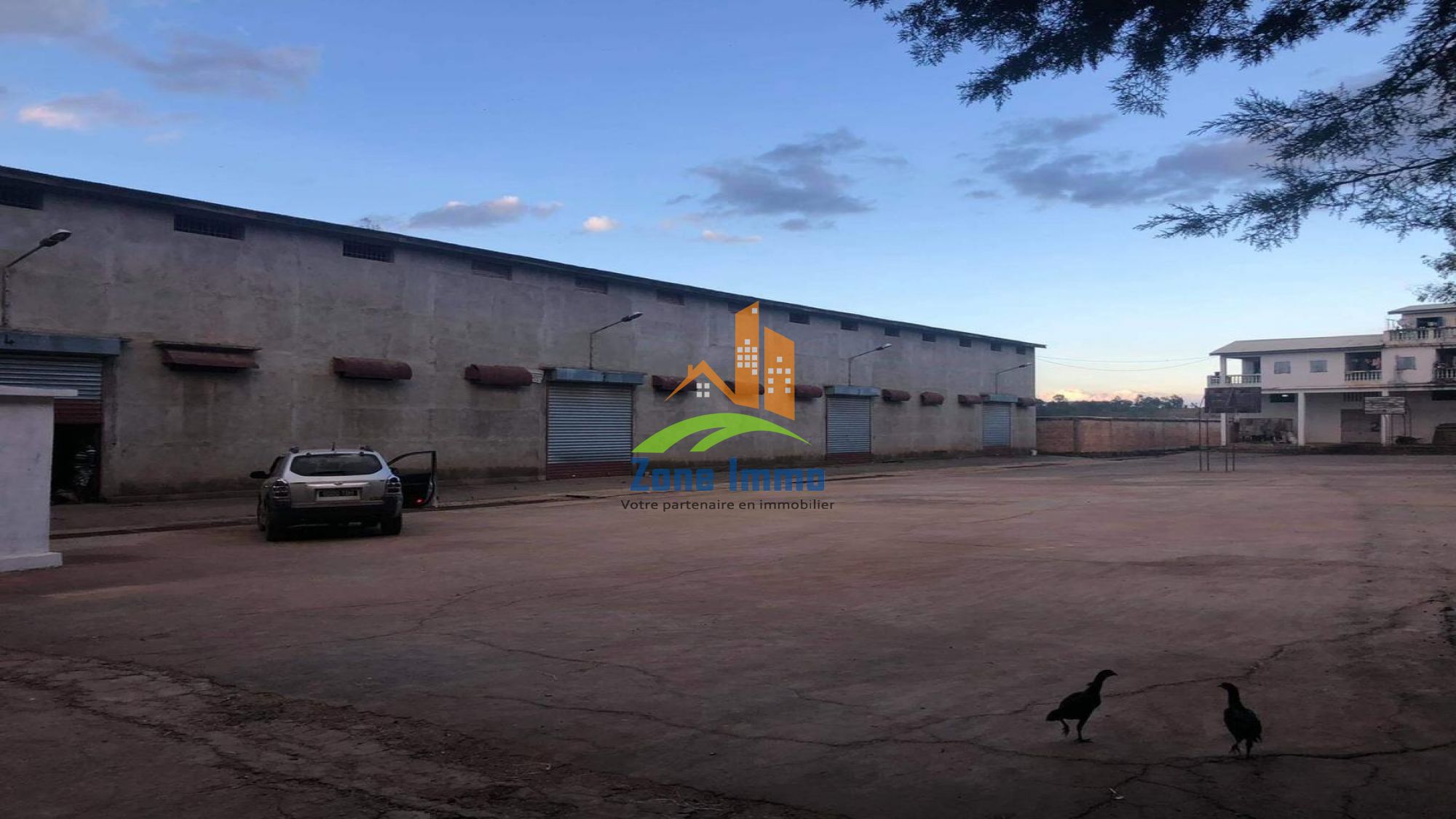https://www.zoneimmo-mada.com/uploads/2021/11/23/a-louer-entrepot-de-563m-plain-pied-a-ambohidratrimo-1637695163_1_7604_large.jpg