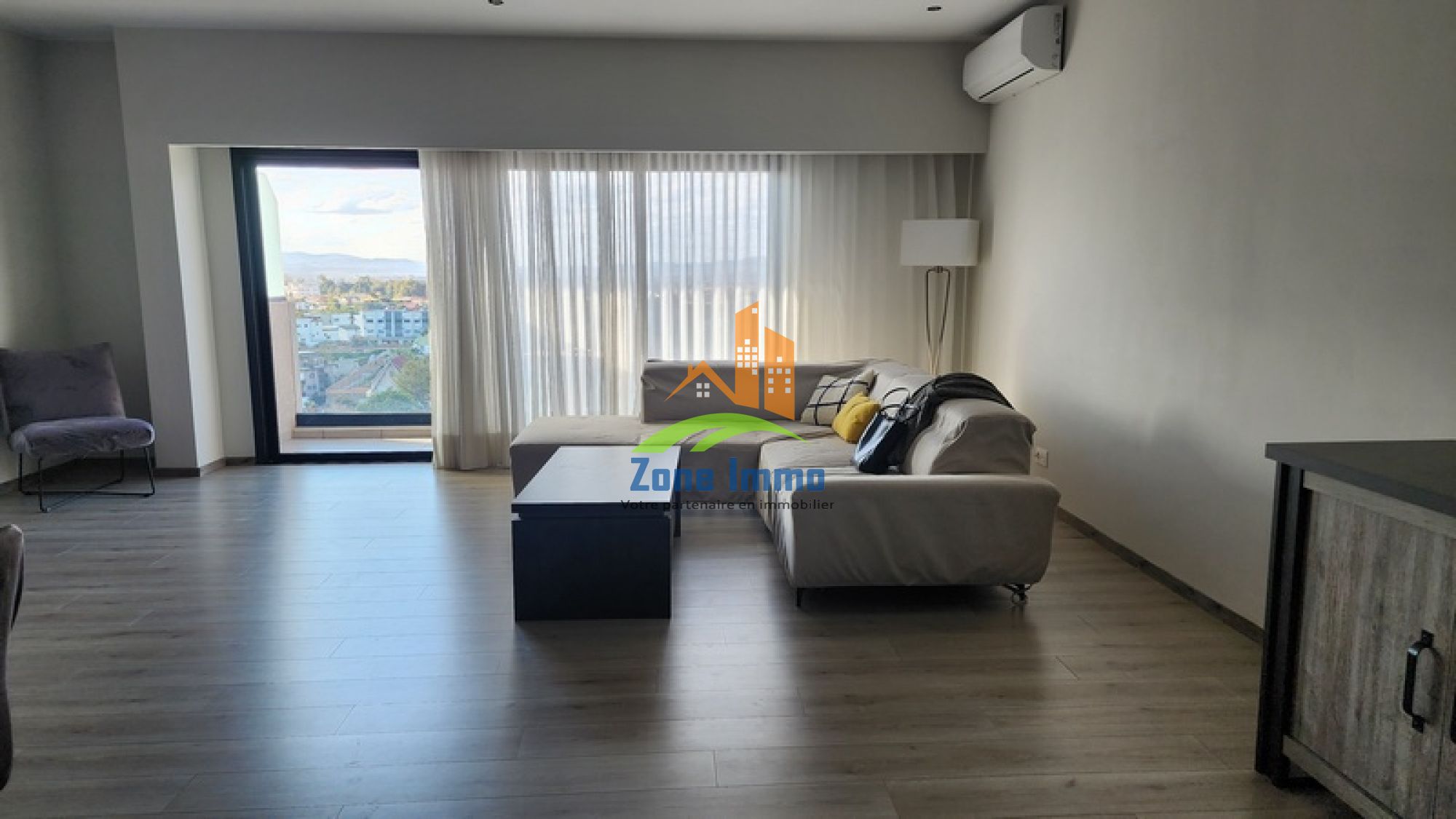 https://www.zoneimmo-mada.com/uploads/2021/12/27/a-louer-appartement-t4-meuble-et-securise-a-androhibe-pres-d-ivandry-1726293161_1_84973_large.jpg