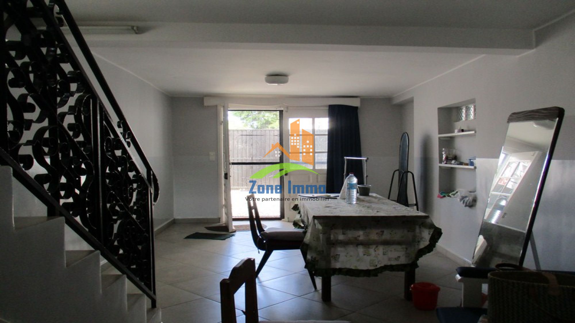 https://www.zoneimmo-mada.com/uploads/2022/02/11/a-louer-maison-a-etage-analamahitsy-farango-1644562464_1_7902_large.jpg