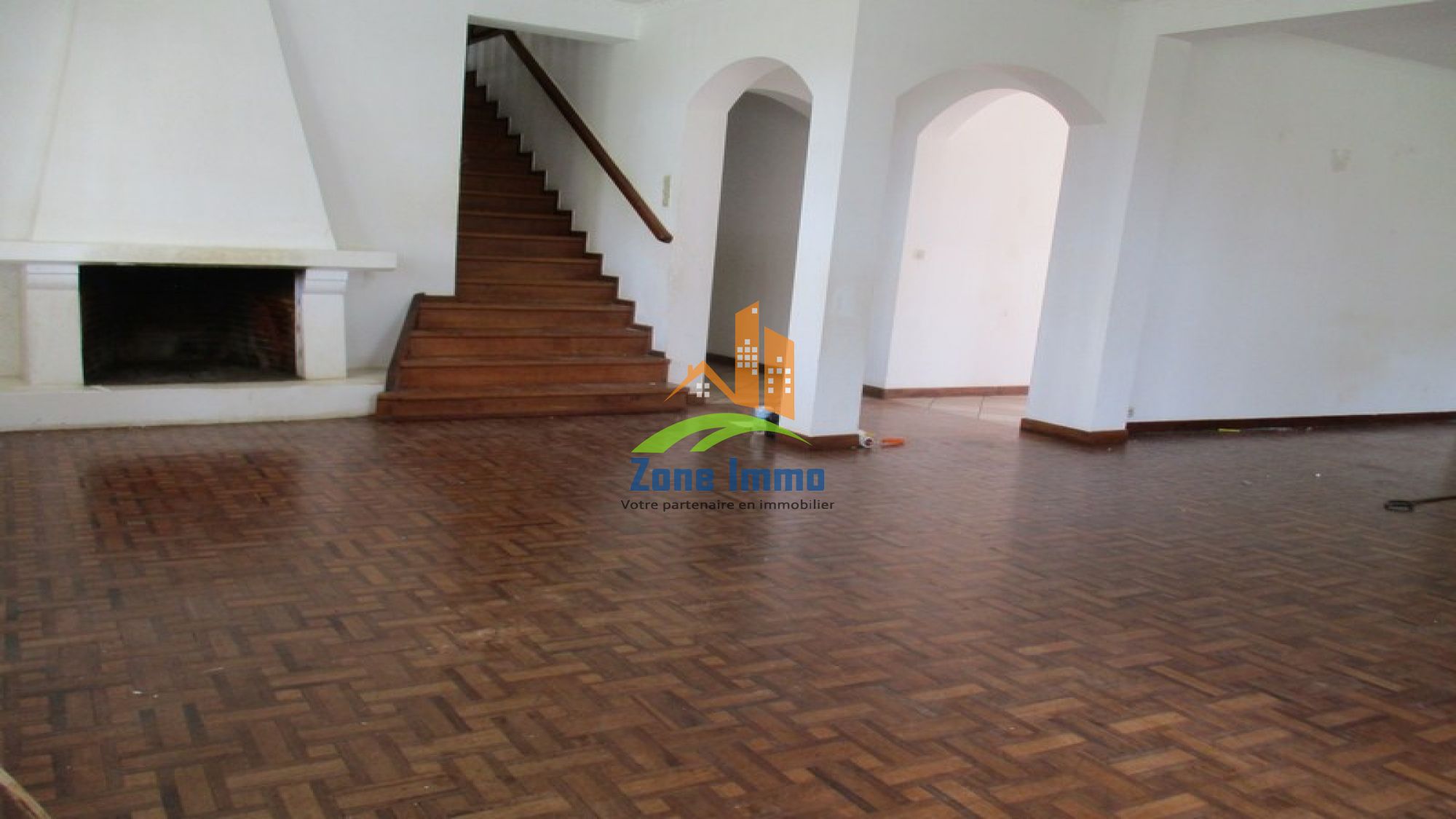 https://www.zoneimmo-mada.com/uploads/2022/02/11/a-louer-ravissante-villa-a-etage-f7-avec-p-mahatony-ivandry-1644558774_1_6342_large.jpg