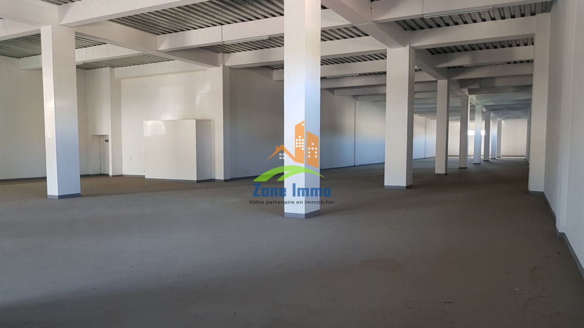 https://www.zoneimmo-mada.com/uploads/2022/02/17/a-vendre-entrepots-de-658m-a714m-au-choix-a-tanjombato-1645090203_1_94206_large.jpg