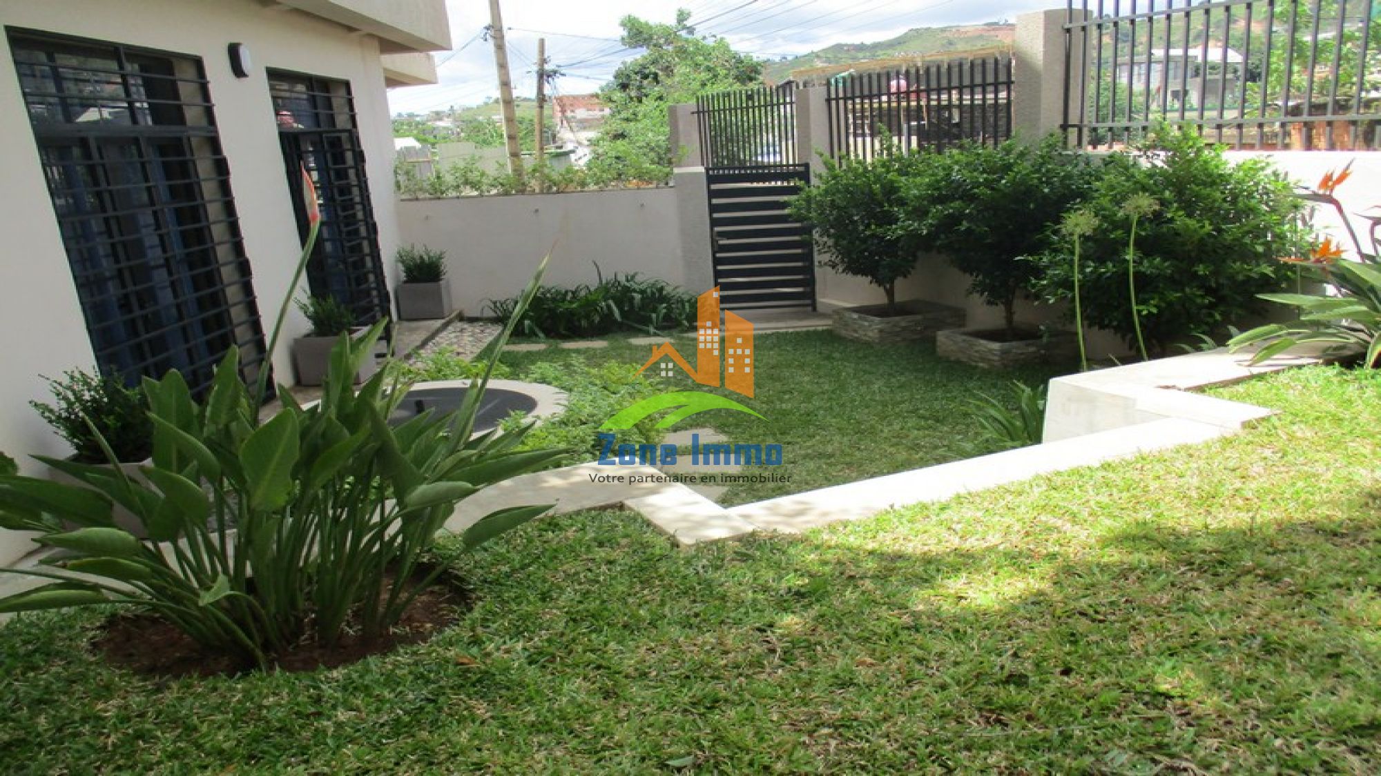 https://www.zoneimmo-mada.com/uploads/2022/03/08/a-louer-appartement-t3-meuble-ou-nu-a-ambatobe-1646724676_1_53063_large.jpg