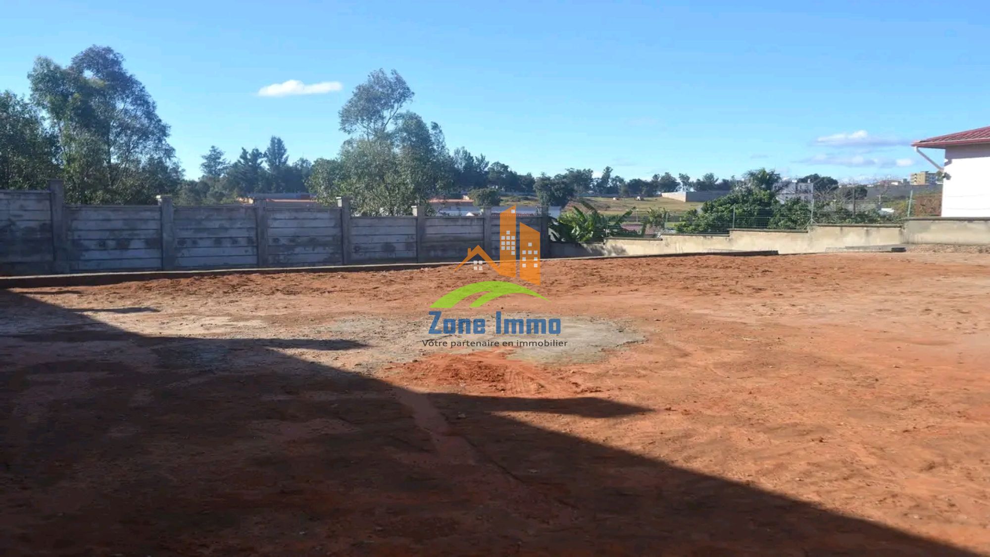 https://www.zoneimmo-mada.com/uploads/2022/03/08/a-vendre-terrain-cloture-de-1-130m-a-mandrosoa-ivato-1768301995_1_13226_large.jpeg