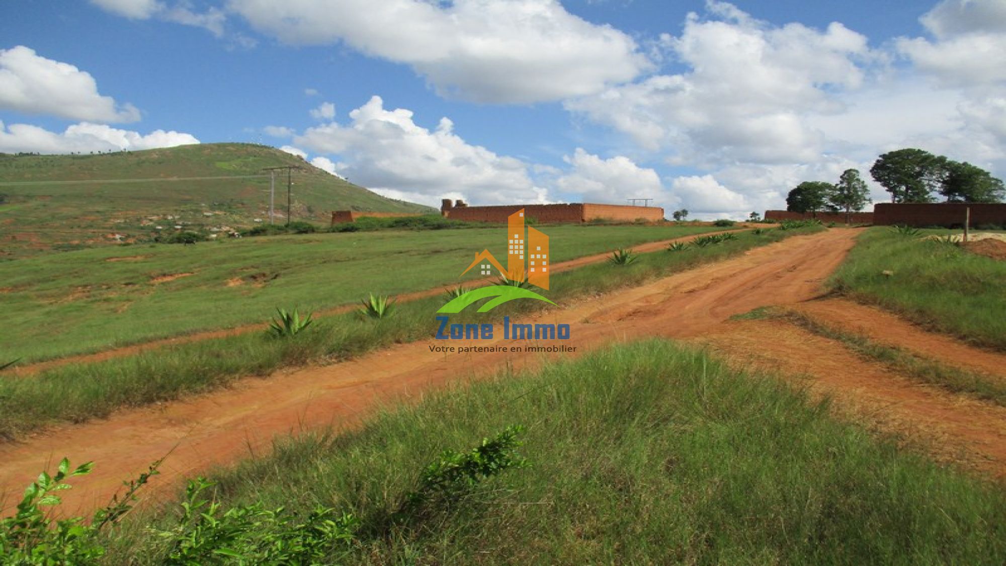 https://www.zoneimmo-mada.com/uploads/2022/04/04/a-vendre-terrain-d-1ha-a-amboanjobe-1649057998_1_52456_large.jpg