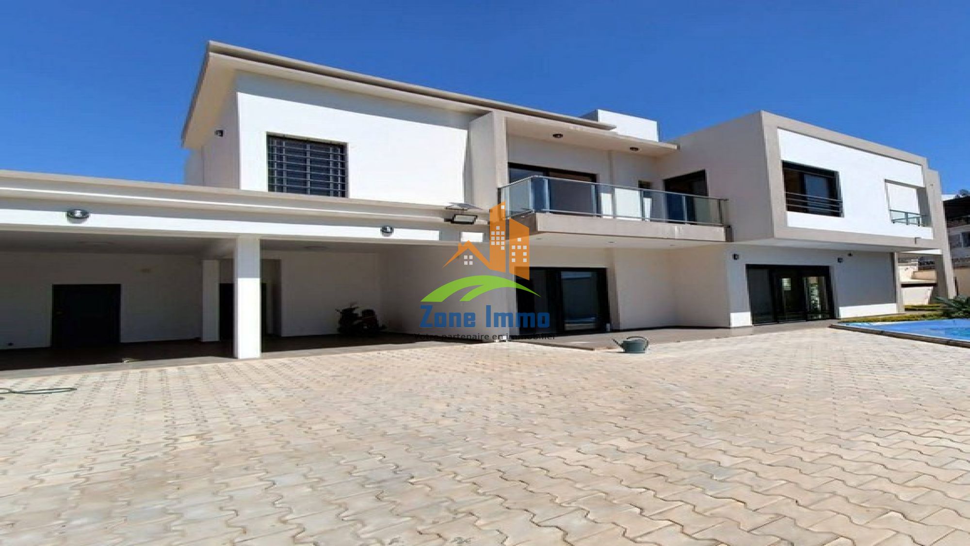 https://www.zoneimmo-mada.com/uploads/2022/04/04/a-vendre-villa-a-etage-f6-avec-piscine-sur-650m-de-terrain-a-androhibe-1683835959_1_656_large.jpg