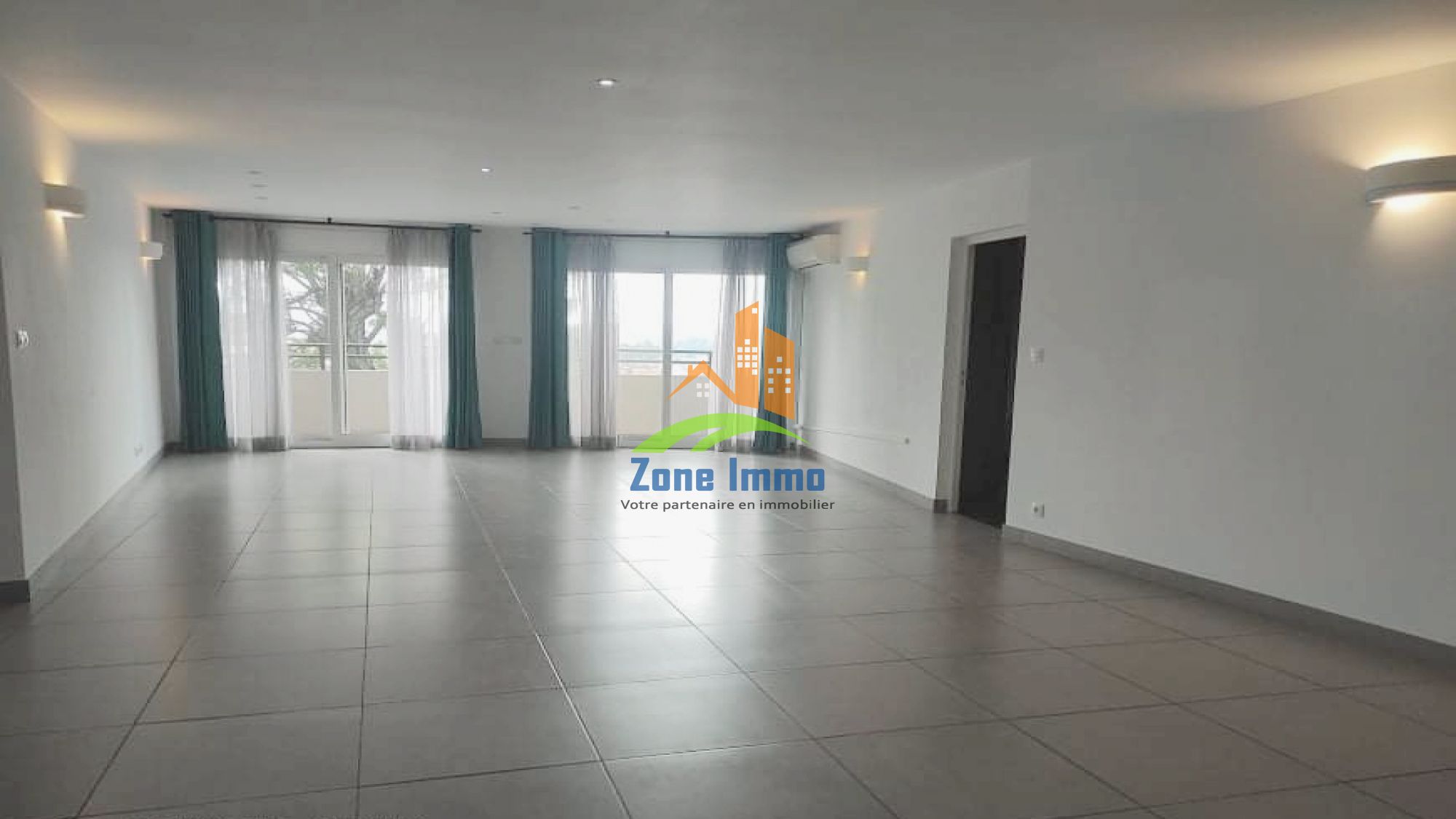 https://www.zoneimmo-mada.com/uploads/2022/04/22/a-louer-appartement-t3-nu-ou-meuble-avec-groupe-et-cuve-faravohitra-1650645400_1_89668_large.jpg