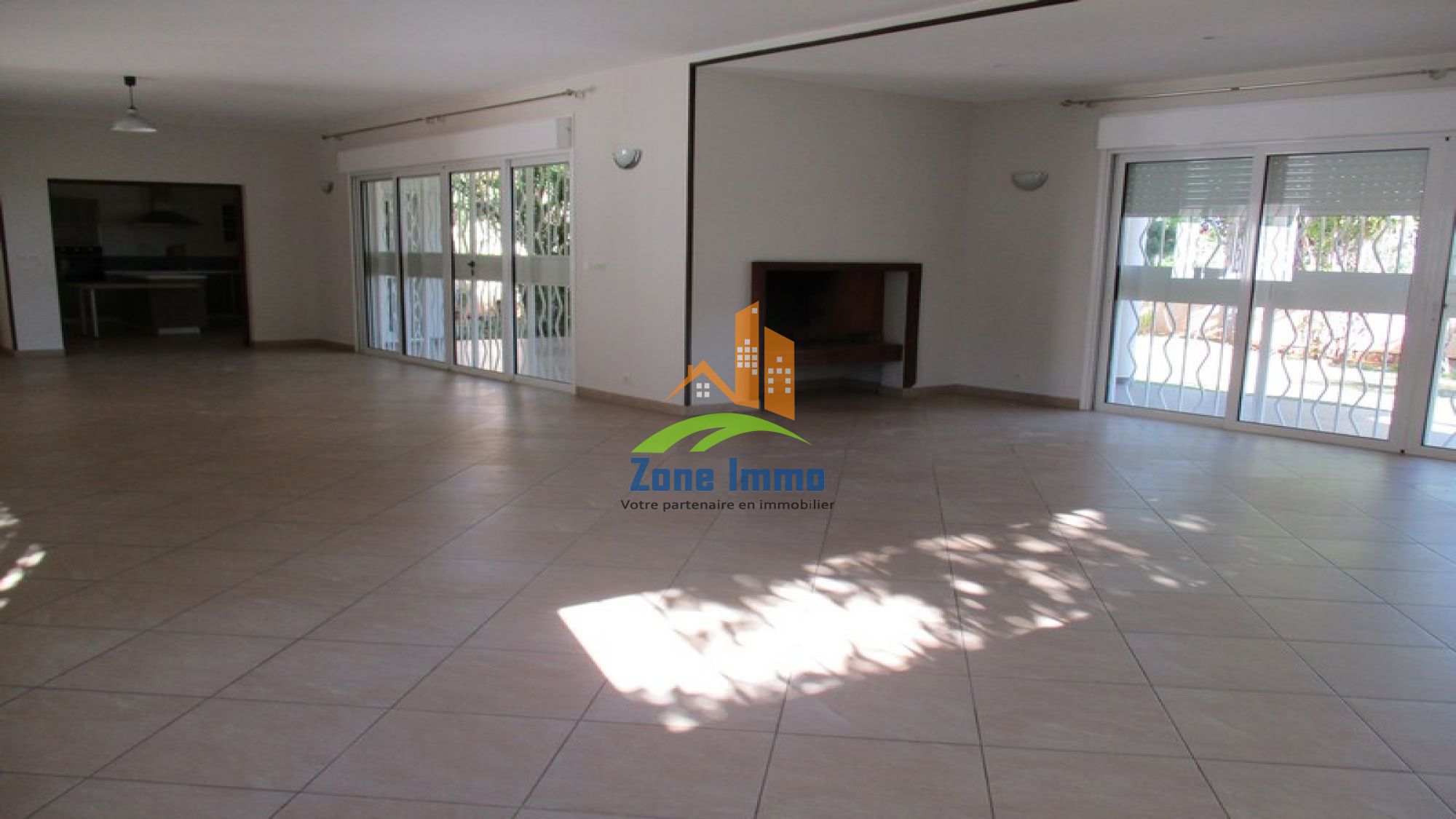 https://www.zoneimmo-mada.com/uploads/2022/05/21/a-louer-villa-a-etage-f5-avec-piscine-a-10-minutes-a-pied-ambatobe-1653123038_1_57007_large.jpg