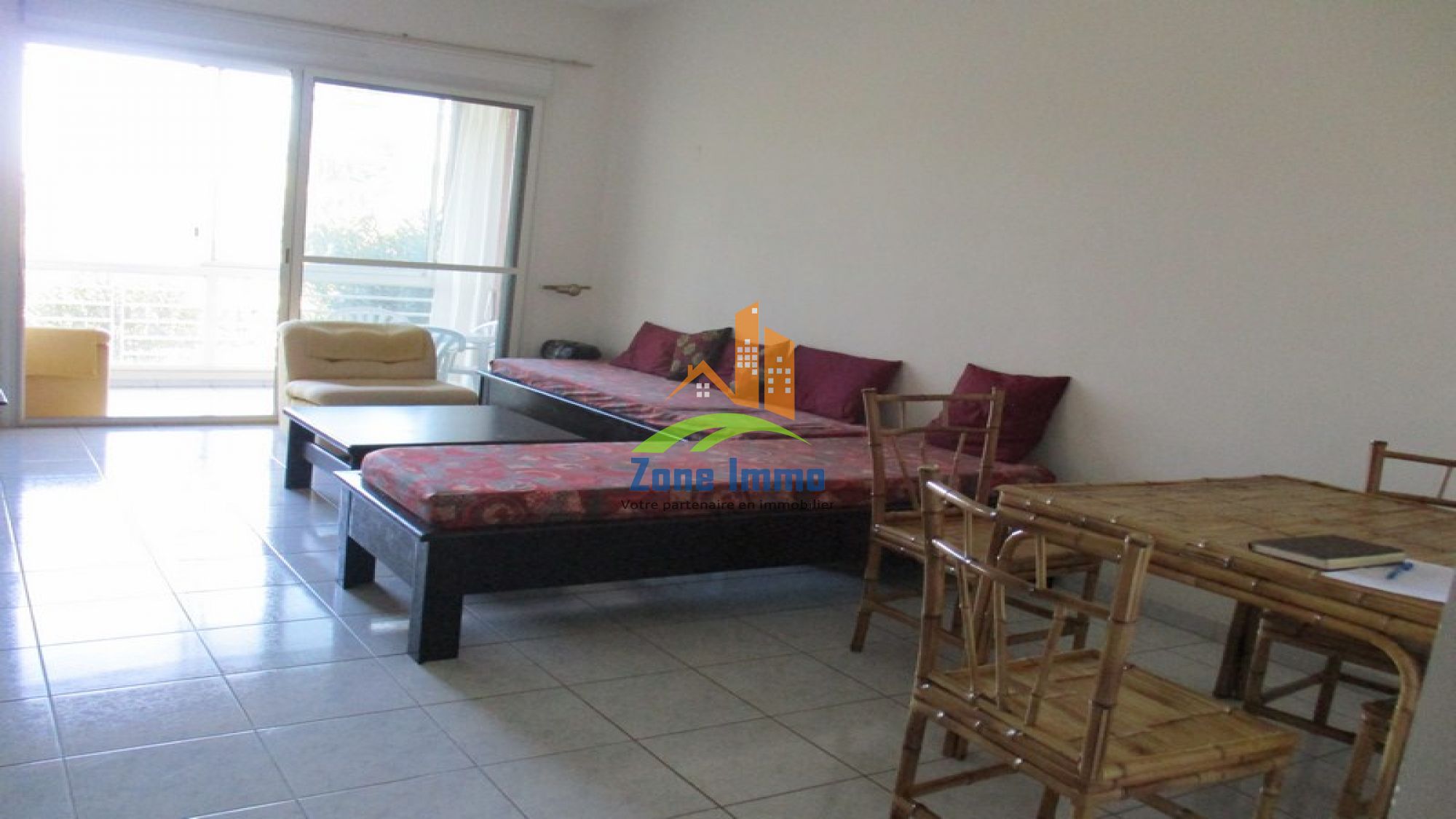 https://www.zoneimmo-mada.com/uploads/2022/06/04/a-louer-appartement-t2-equipe-et-securise-a-ivandry-1654345570_1_7007_large.jpg