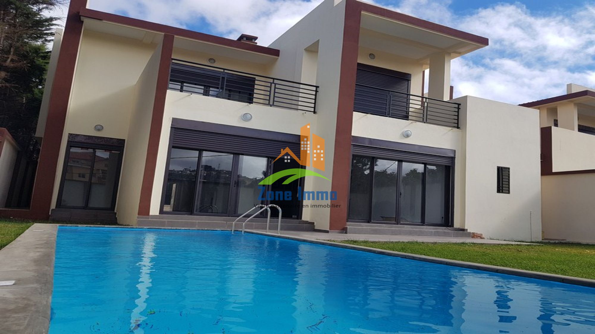 https://www.zoneimmo-mada.com/uploads/2022/06/13/a-louer-villa-a-etage-f6-avec-piscine-sur-ambatobe-1659895377_1_32960_large.jpg