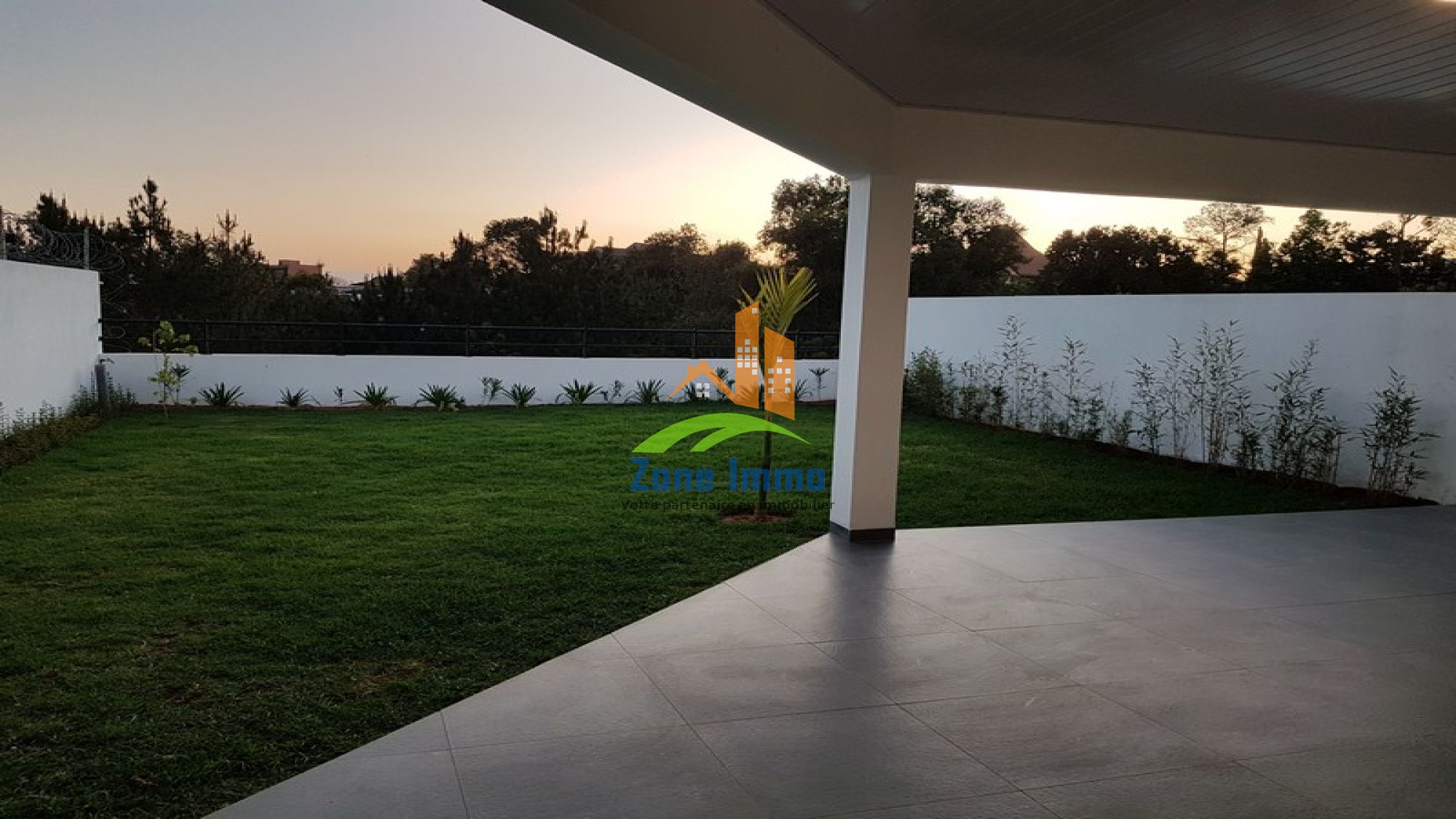 https://www.zoneimmo-mada.com/uploads/2022/07/08/a-louer-maison-mitoyenne-f4-avec-jardin-privatif-et-piscine-ambatobe-1708541509_1_61060_large.jpg