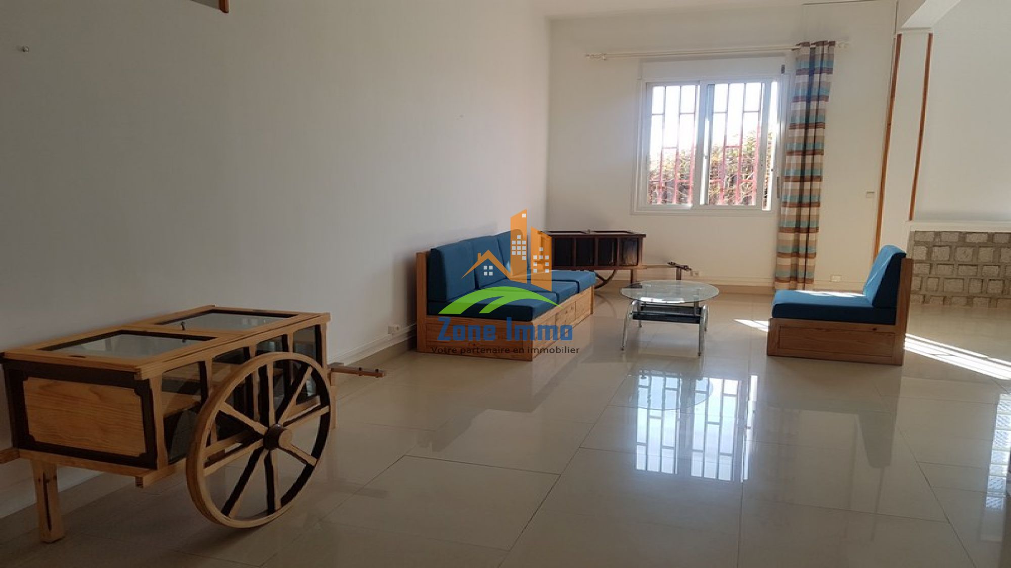 https://www.zoneimmo-mada.com/uploads/2022/07/09/a-louer-appartement-t3-meuble-a-ambatobe-1657358858_1_17191_large.jpg