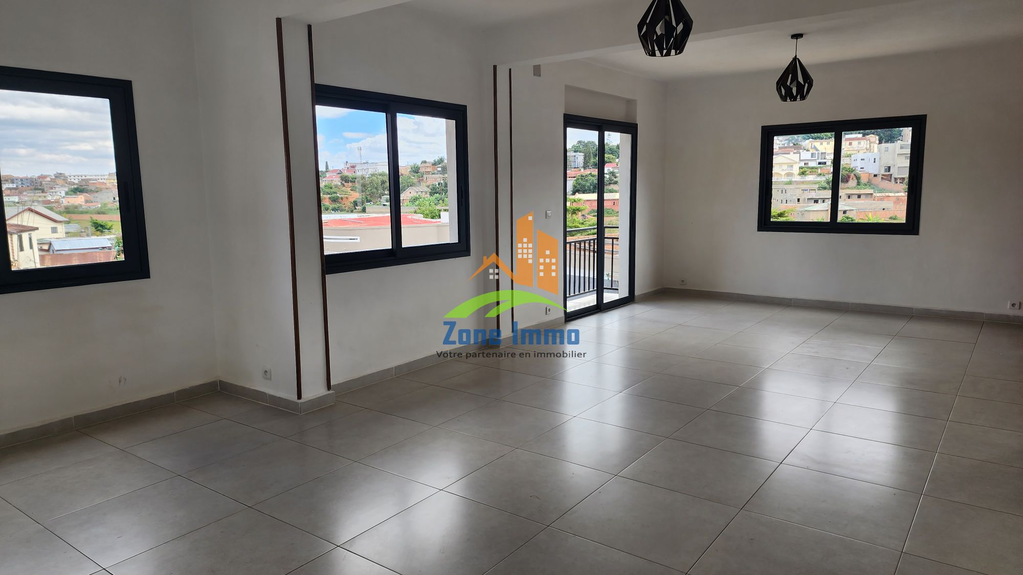 https://www.zoneimmo-mada.com/uploads/2022/11/09/a-louer-appartements-t-ambodivoanjo-ivandry-1684995745_1_30102_large.jpg