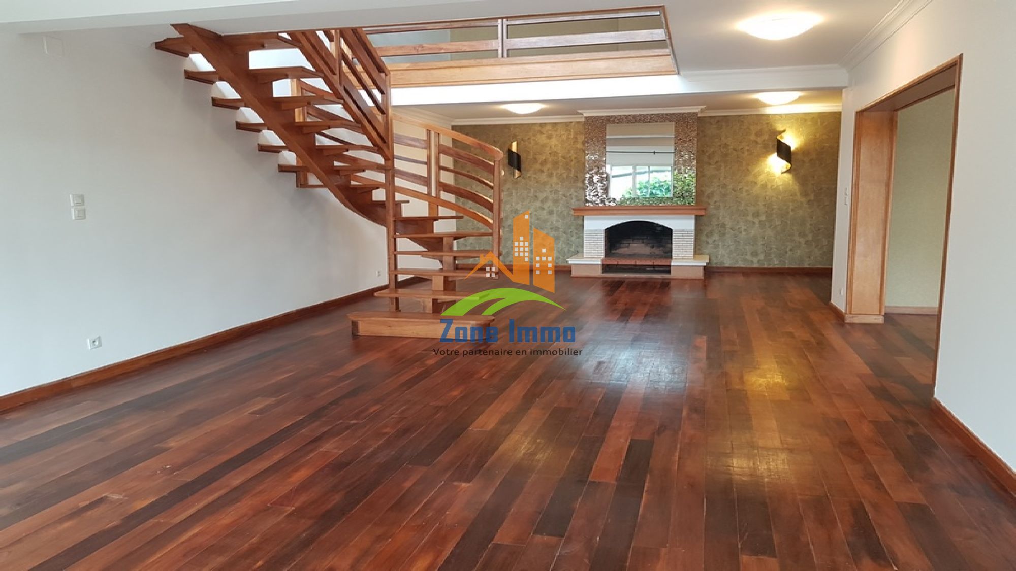 https://www.zoneimmo-mada.com/uploads/2022/11/10/a-louer-villa-a-etage-f5-a-11minutes-a-pied-du-lft-a-ambatobe-1789728144_1_45789_large.jpg