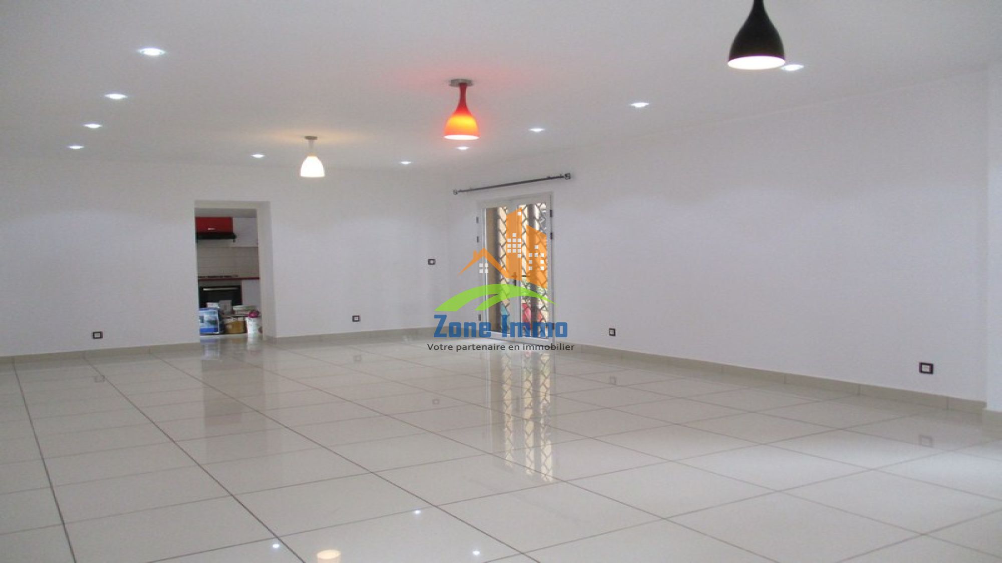 https://www.zoneimmo-mada.com/uploads/2023/02/09/a-louer-belle-villa-ba-ampahibe-cite-planton-1675945362_1_57933_large.jpg