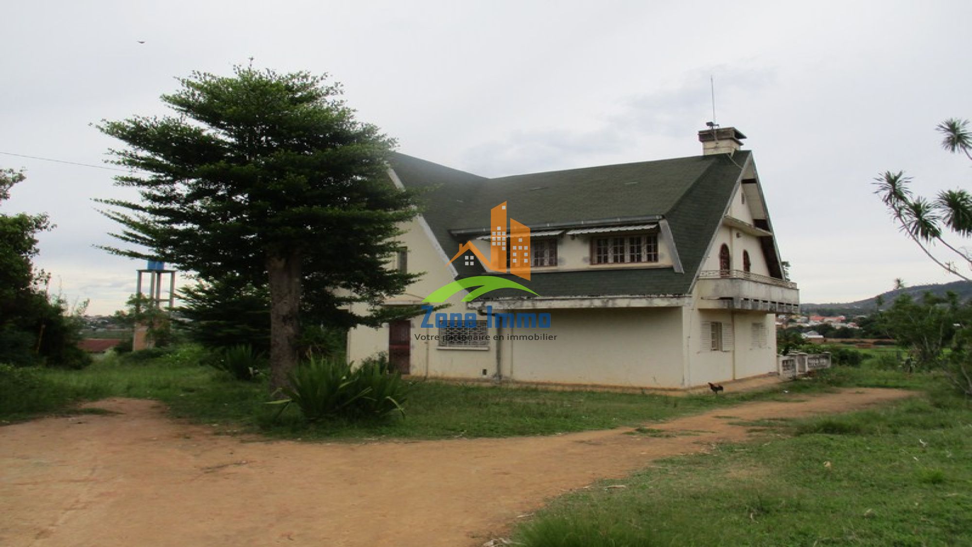https://www.zoneimmo-mada.com/uploads/2023/02/22/a-vendre-grande-propriete-d-1ha40a-a-anjomakely-ivato-1677063386_1_82889_large.jpg