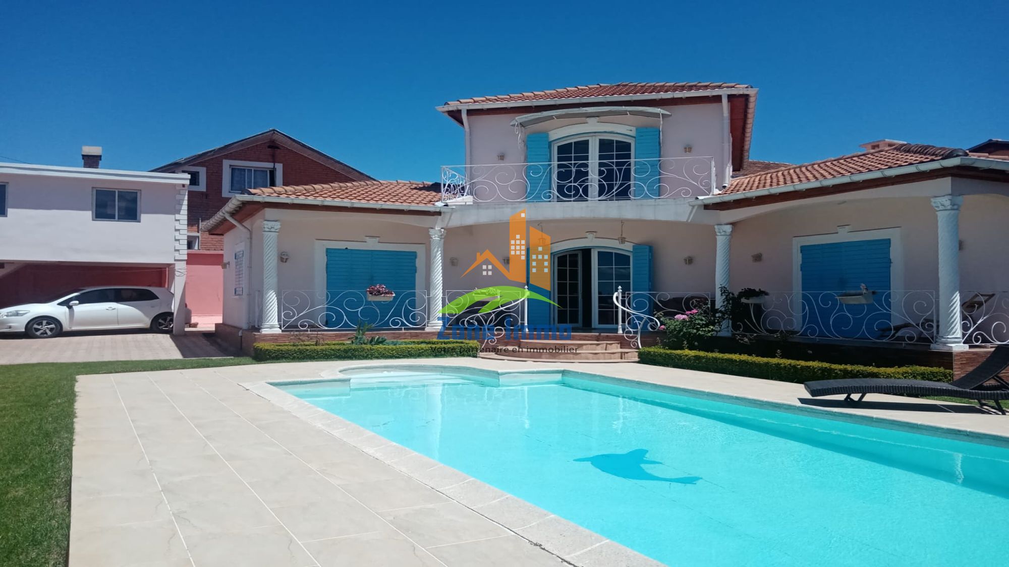 https://www.zoneimmo-mada.com/uploads/2023/03/14/a-vendre-villa-a-etage-f4-avec-piscine-sur-612m-de-t-ilaivola-ivato-1678807256_1_5959_large.jpg