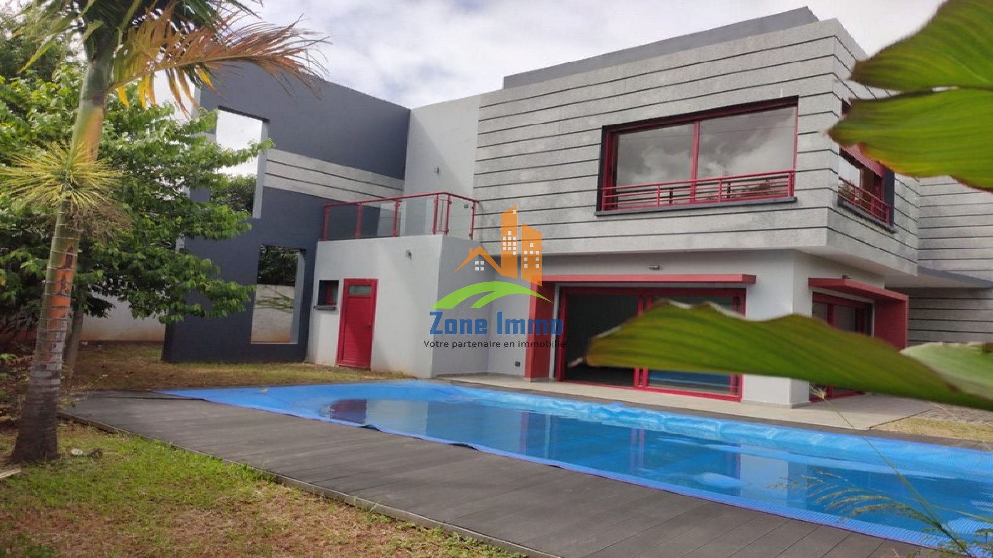 https://www.zoneimmo-mada.com/uploads/2023/03/27/a-louer-villa-f4-meublee-ou-vide-securisee-et-ankadimbahoaka-1679899034_1_67624_large.jpg