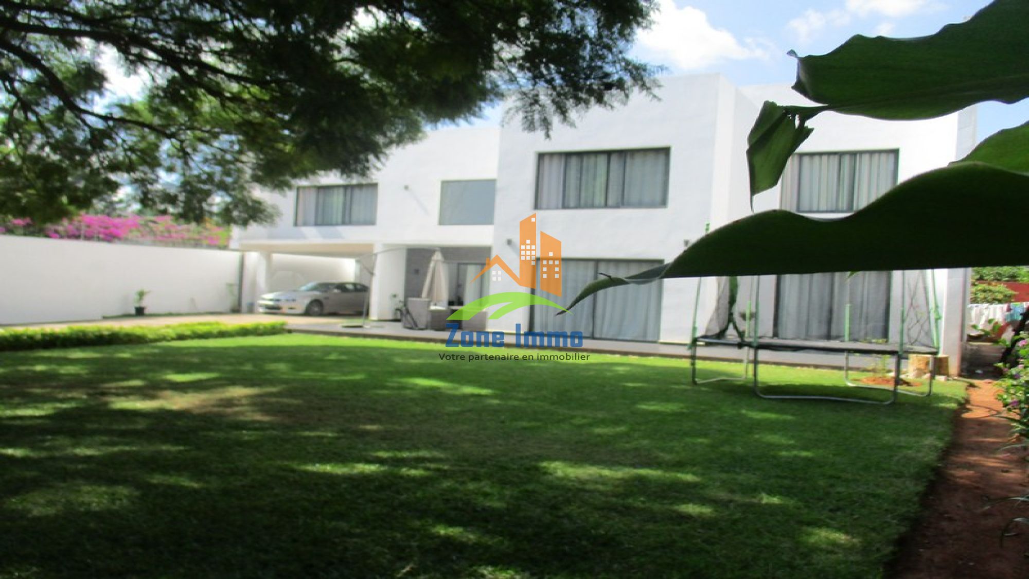 https://www.zoneimmo-mada.com/uploads/2023/05/15/a-louer-belle-villa-a-etage-f6-semi-meublee-a-ambatobe-1684153033_1_831_large.jpg
