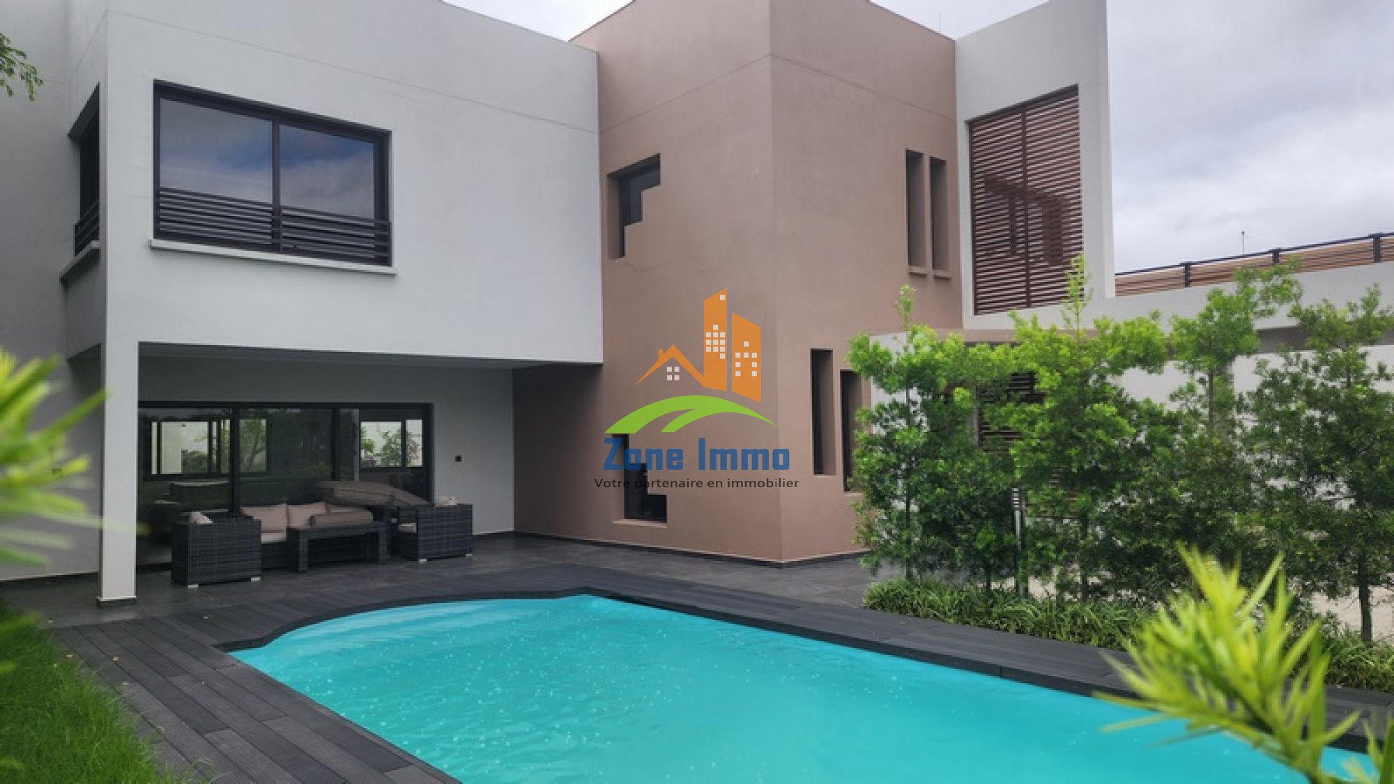 https://www.zoneimmo-mada.com/uploads/2023/07/01/a-louer-villa-a-etage-f4-meublee-avec-piscine-a-ankadimbahoaka-1709526563_1_58059_large.jpg
