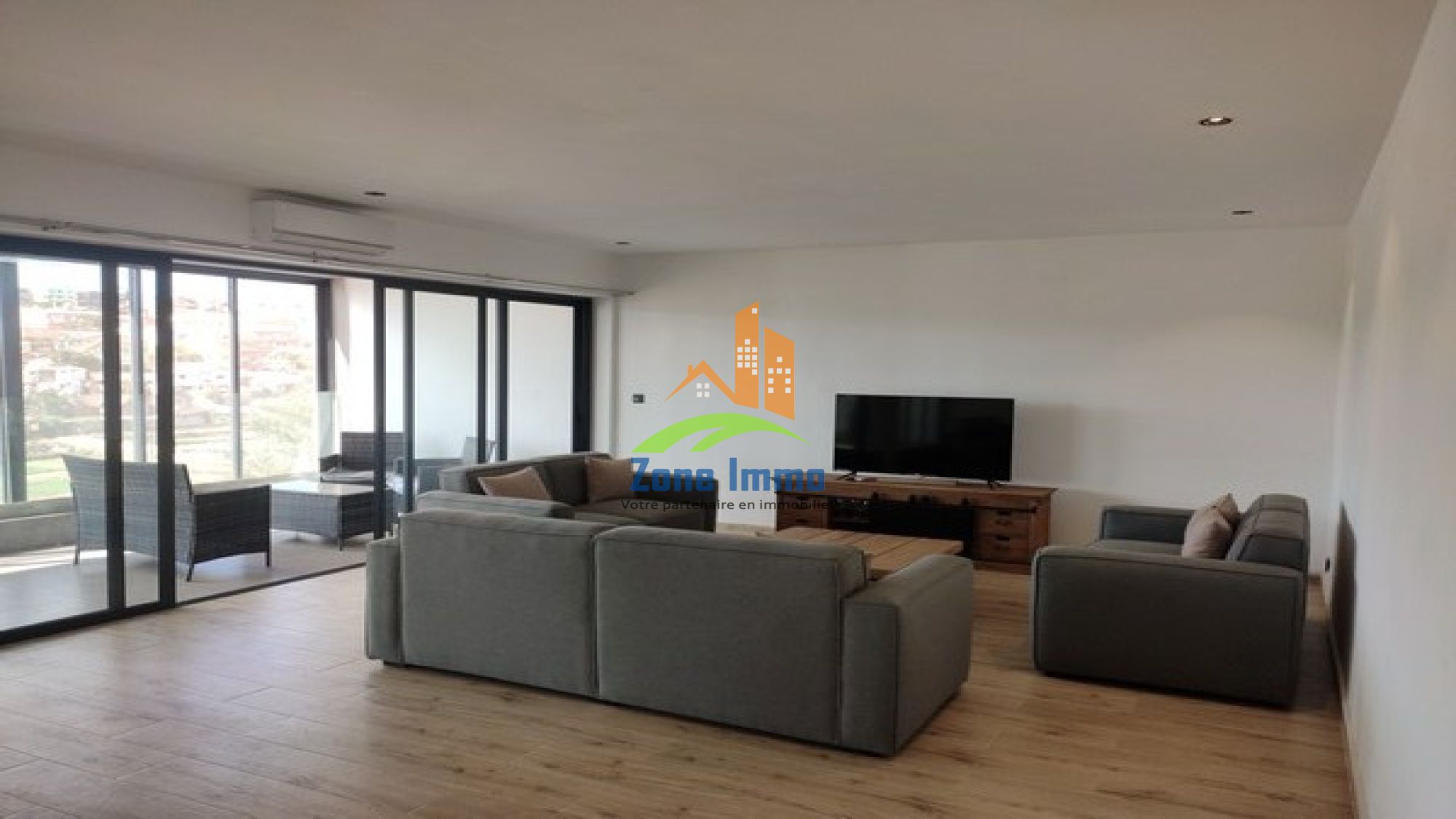 https://www.zoneimmo-mada.com/uploads/2023/07/08/a-louer-appartement-t4-meuble-et-avec-acces-piscine-a-androhibe-1688804721_1_63088_large.jpg