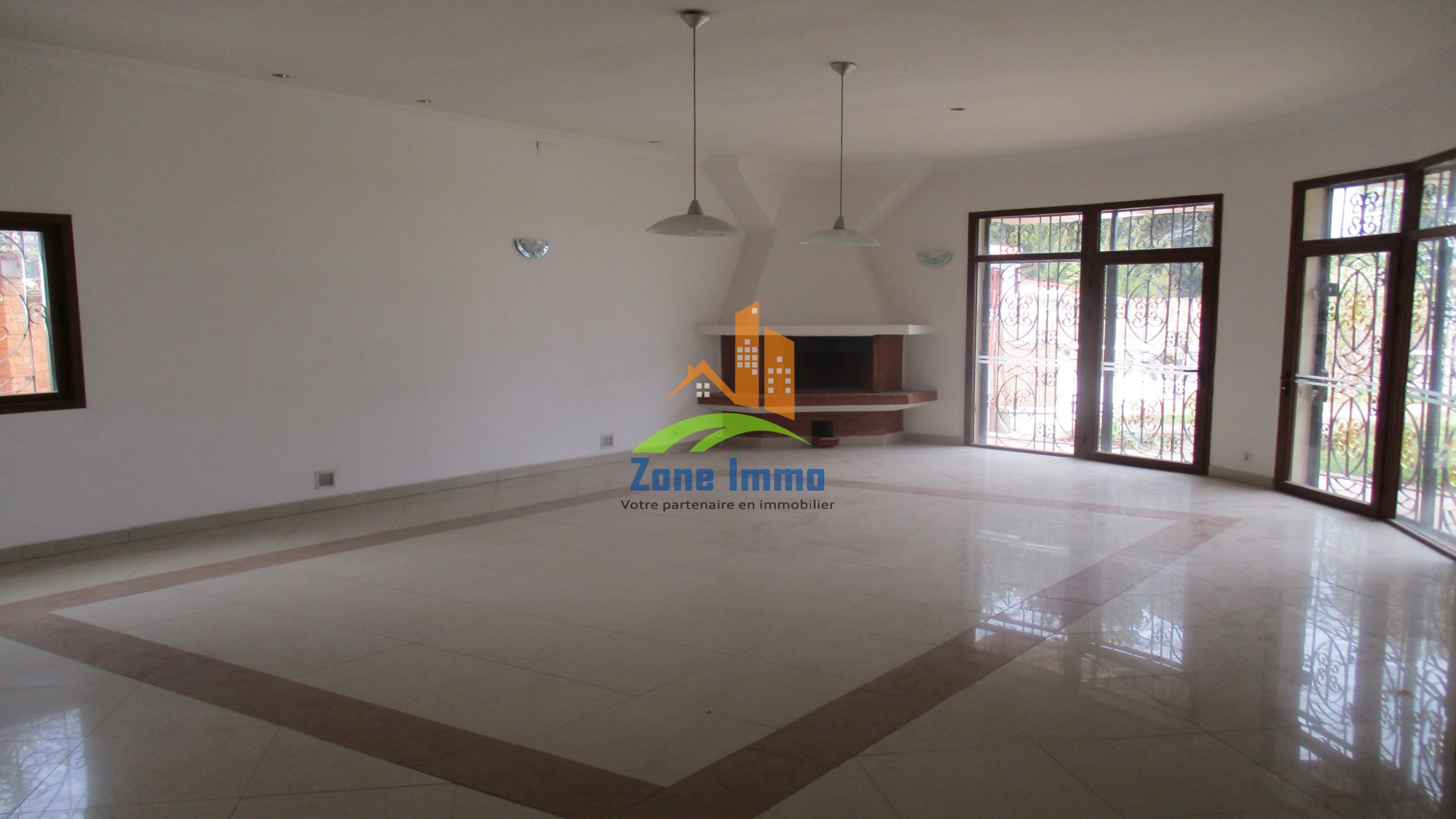 https://www.zoneimmo-mada.com/uploads/2023/07/08/a-louer-grande-villa-a-etage-f9-a-usage-mi-analamahitsy-farango-1688808265_1_55903_large.jpg