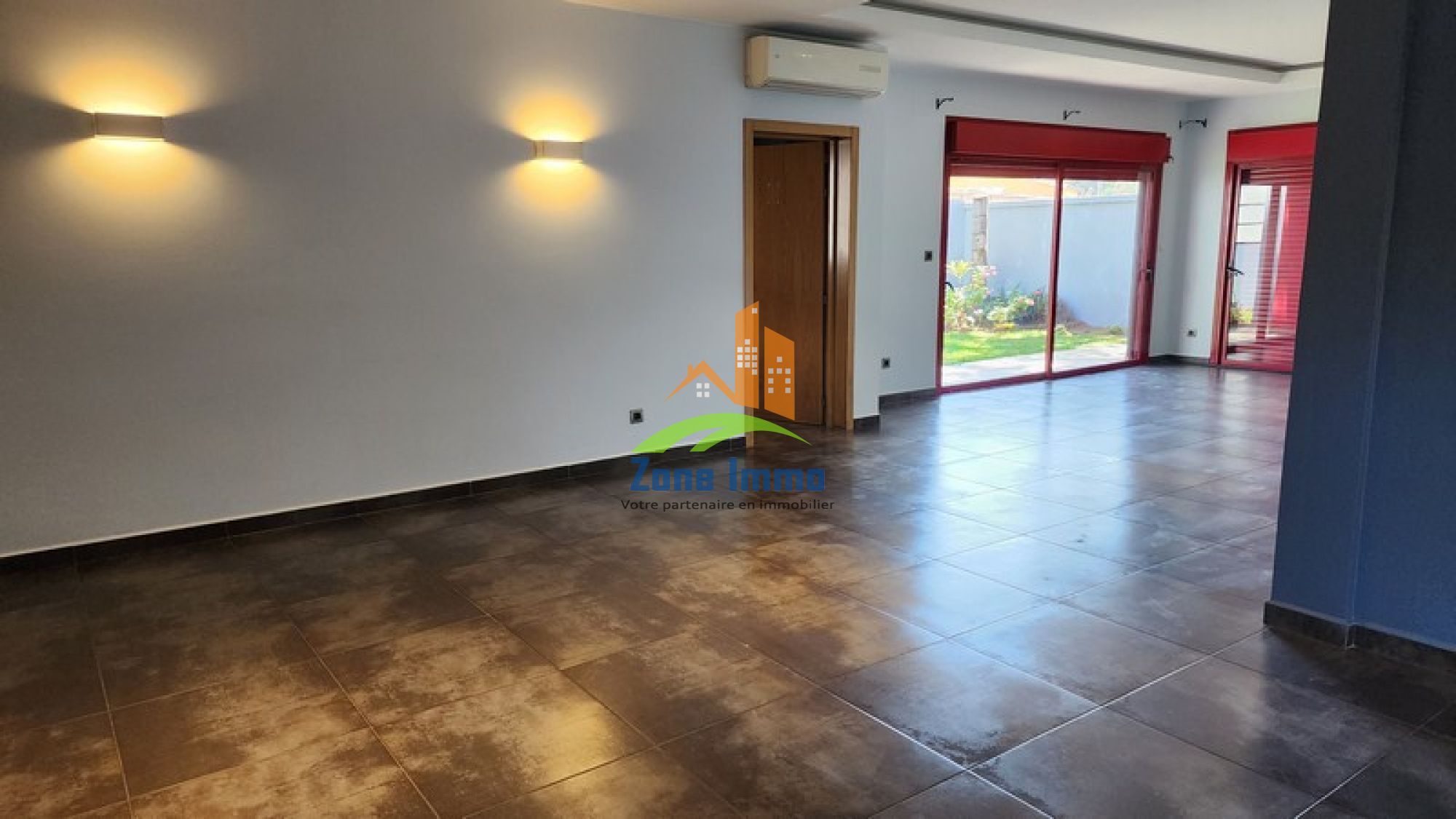 https://www.zoneimmo-mada.com/uploads/2023/09/22/a-louer-villa-f4-securisee-avec-acces-pi-analamahitsy-farango-1695373584_1_47441_large.jpg