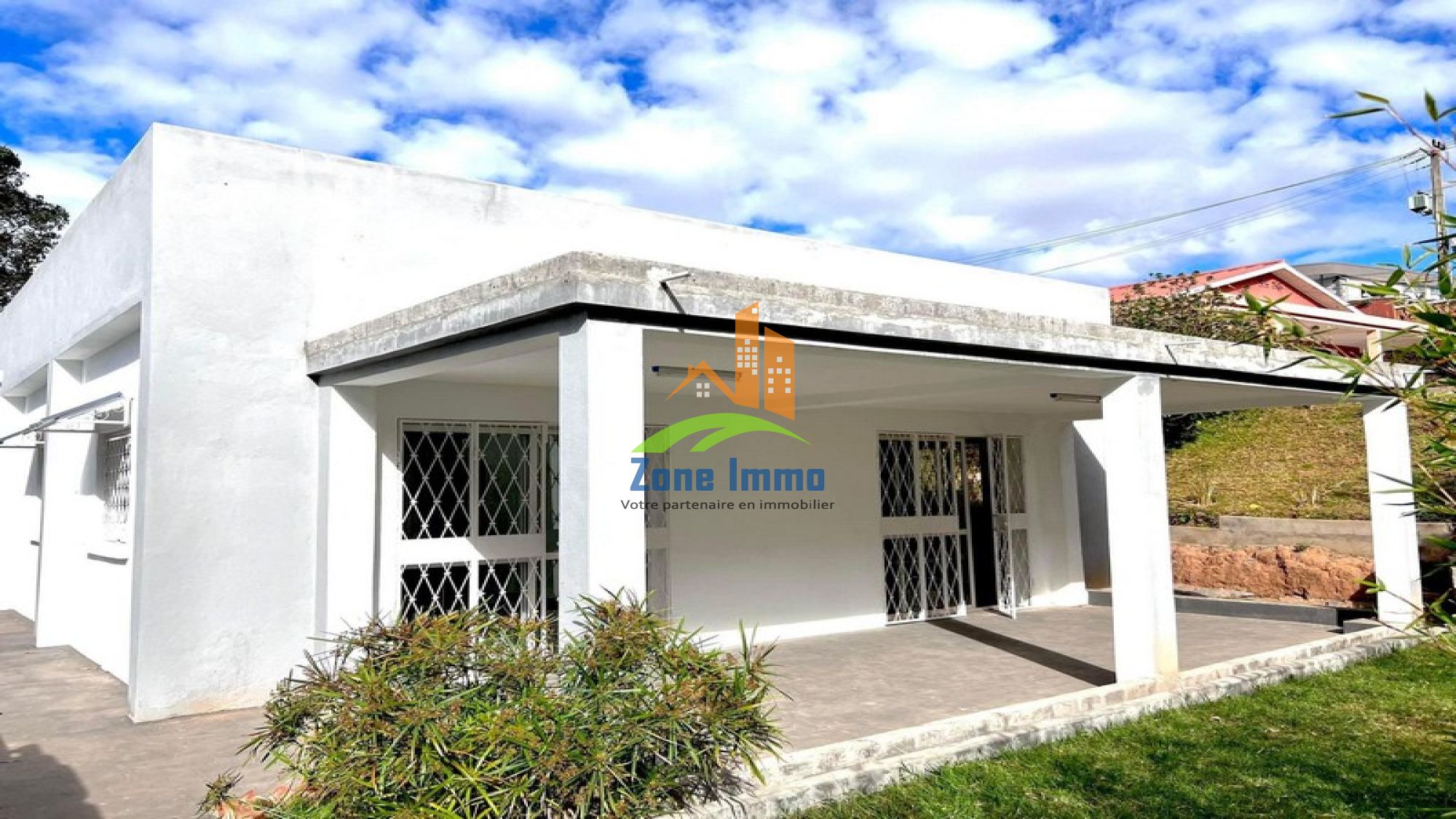 https://www.zoneimmo-mada.com/uploads/2023/09/29/a-louer-villa-basse-f4-a-manjaka-ilafy-1695999592_1_14667_large.jpeg
