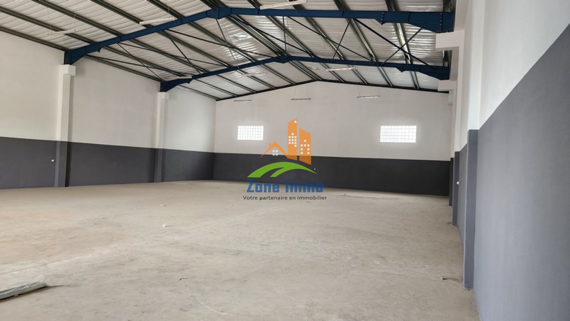 https://www.zoneimmo-mada.com/uploads/2024/01/14/a-louer-entrepot-depot-magasin-de-200m-390m-400m-430m-et-soanierana-1706260928_2_72866_large.jpg