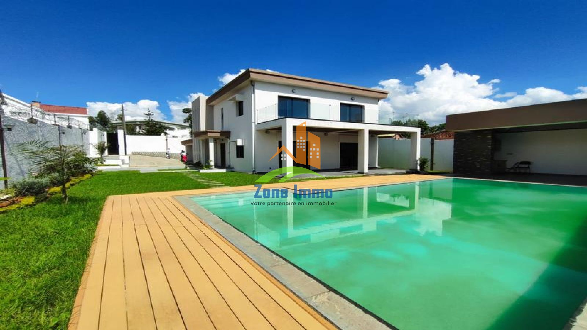 https://www.zoneimmo-mada.com/uploads/2024/03/05/a-vendre-villa-a-etage-f4-avec-piscine-a-talatamaty-1709647031_1_7368_large.jpg