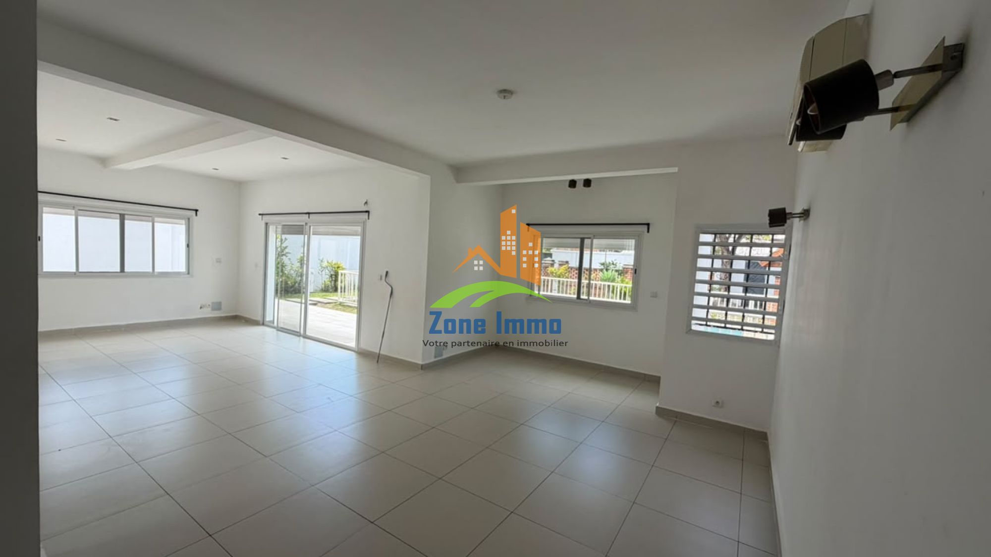 https://www.zoneimmo-mada.com/uploads/2024/03/07/a-louer-villa-f5-climatisee-et-avec-piscine-au-lotissement-b-ivandry-1791787695_1_79388_large.jpeg