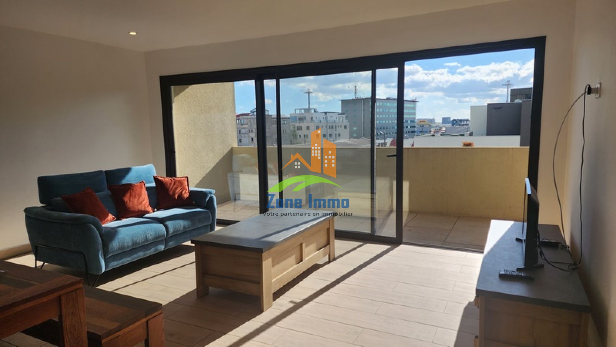 https://www.zoneimmo-mada.com/uploads/2024/03/14/a-louer-appartement-t4-meuble-ou-vide-securise-a-ankorondrano-1710482527_1_20291_large.jpg