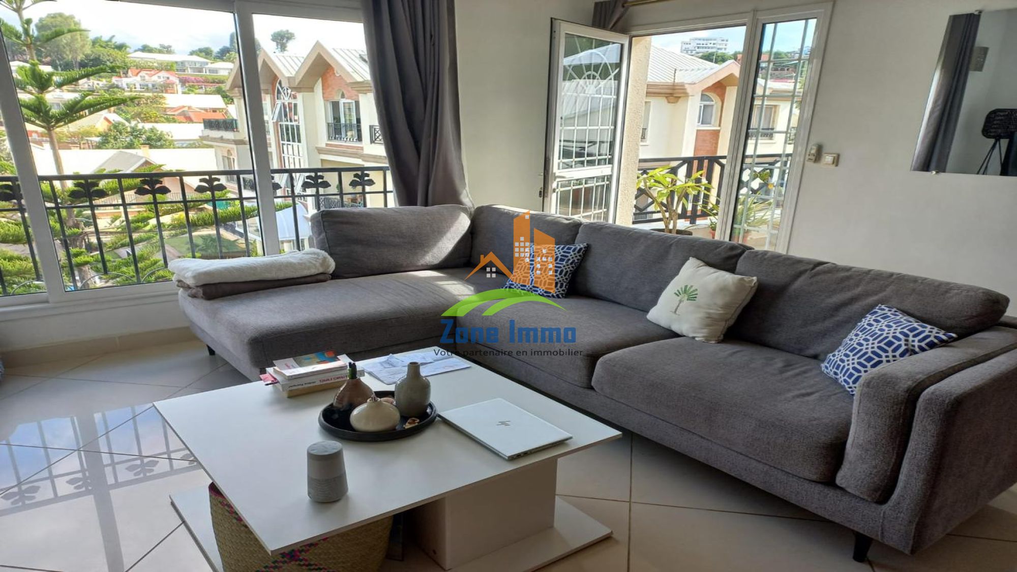 https://www.zoneimmo-mada.com/uploads/2024/04/14/a-louer-appartement-t3-meuble-avec-piscine-a-pied-du-lft-a-ambatobe-1713129035_1_30117_large.jpg