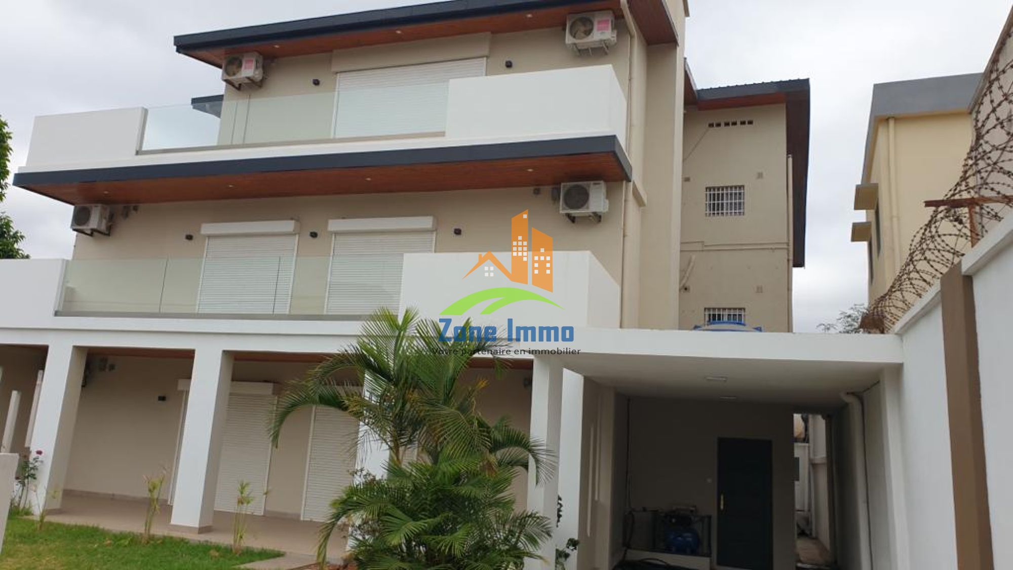 https://www.zoneimmo-mada.com/uploads/2024/04/18/a-louer-appartements-t4-securises-au-choix-a-ambohibao-1713438788_1_72194_large.jpg