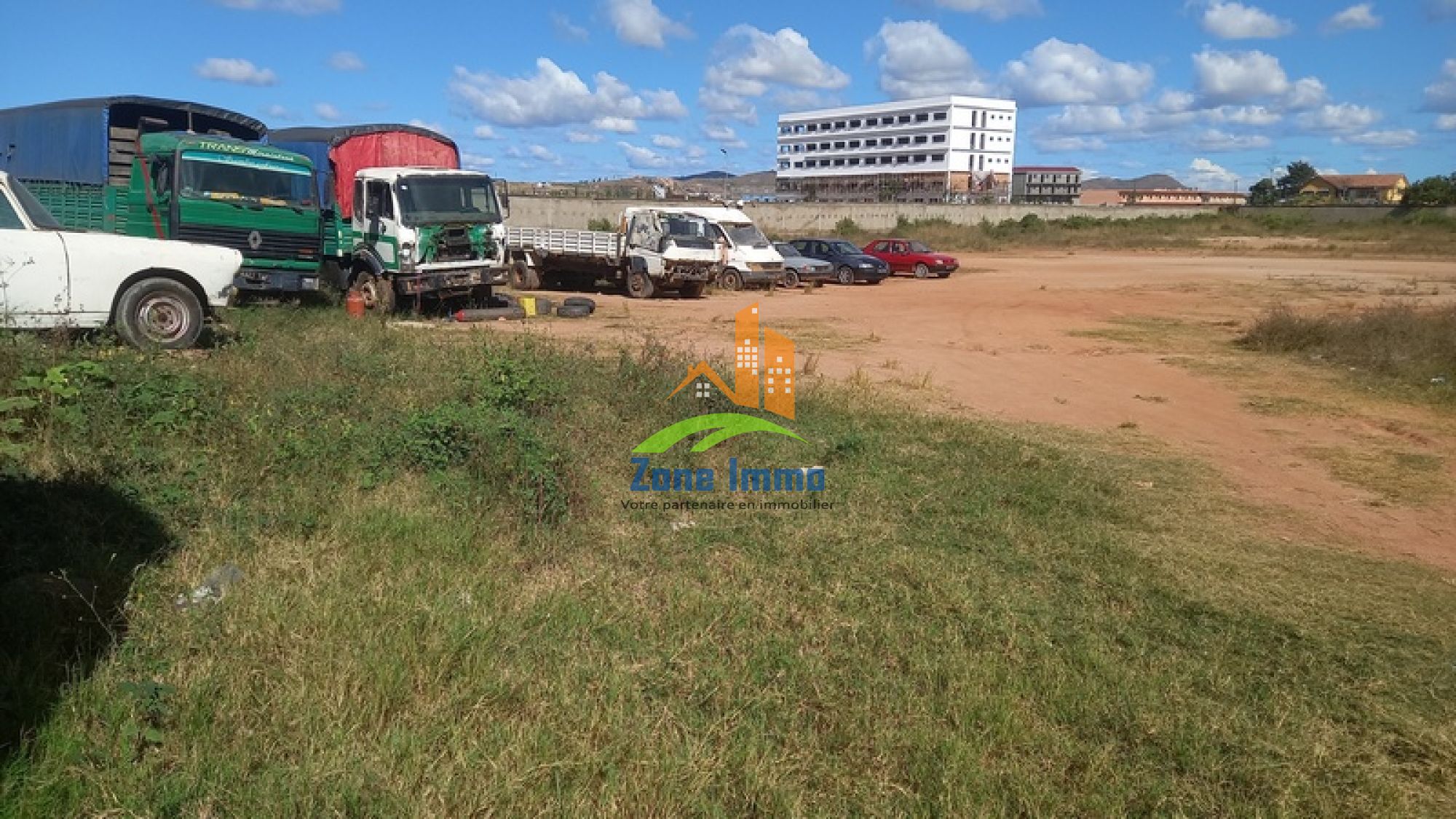 https://www.zoneimmo-mada.com/uploads/2024/05/03/a-vendre-terrain-cloture-de-2ha-a-ankadievo-alasora-1714758831_1_6380_large.jpg