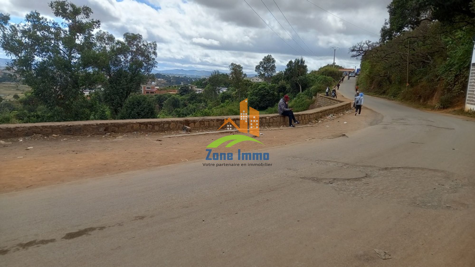 https://www.zoneimmo-mada.com/uploads/2024/05/24/a-vendre-terrain-de-1-500m-a-ankadikely-ilafy-1717087522_1_85467_large.jpg