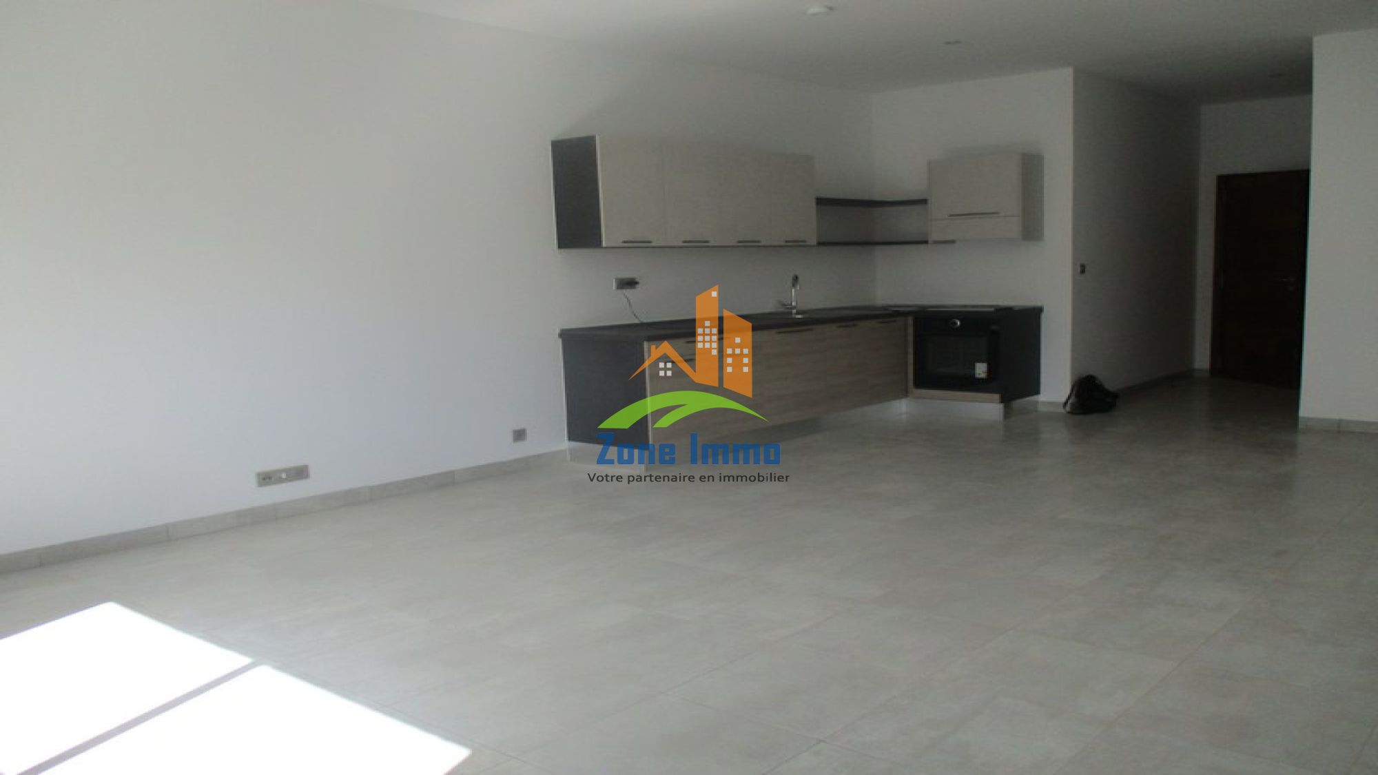https://www.zoneimmo-mada.com/uploads/2024/07/22/a-louer-charmant-appartement-t4-proche-du-lft-ambatobe-1721630817_1_39083_large.jpg