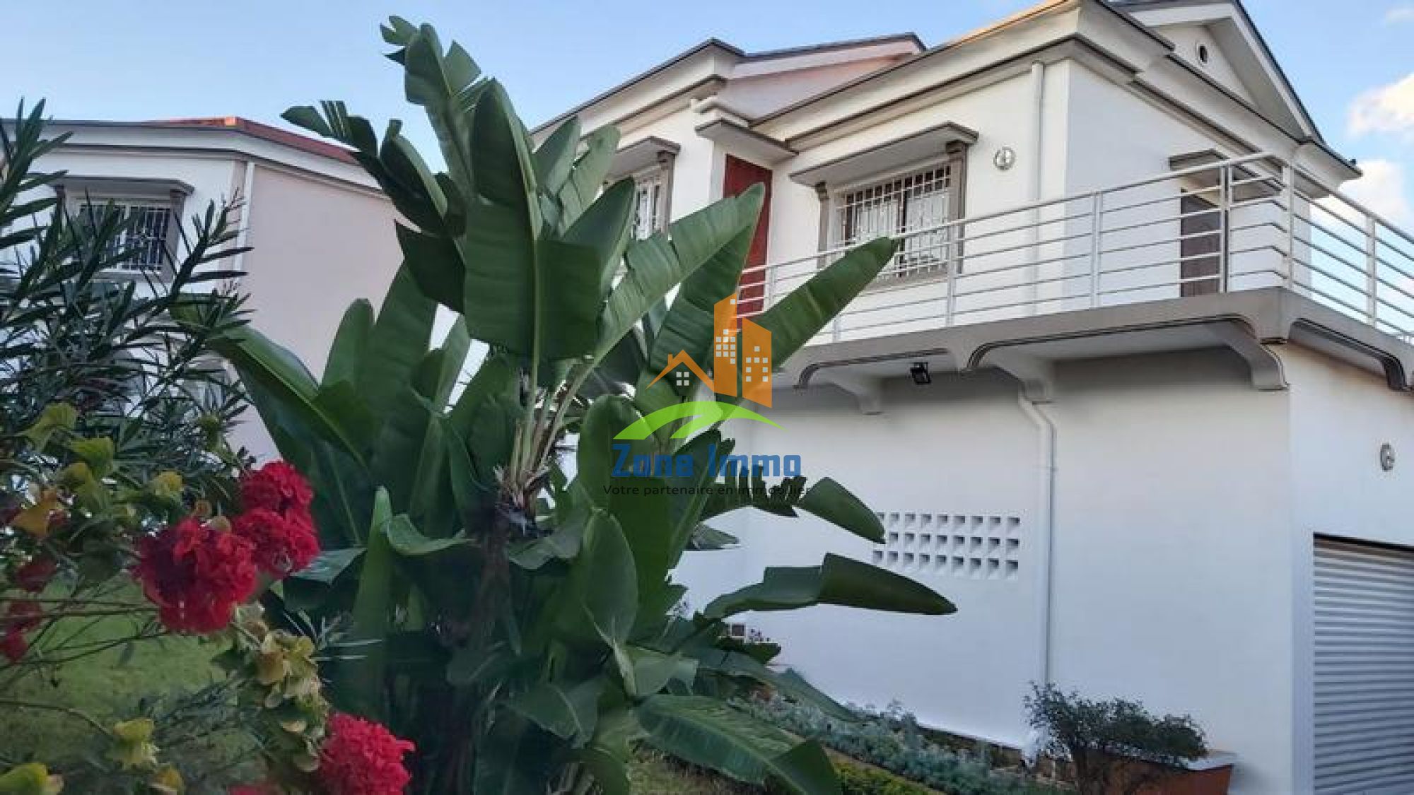 https://www.zoneimmo-mada.com/uploads/2024/07/23/a-louer-villa-f4-nue-ou-meublee-a-09-minutes-a-pied-du-lft-a-ambatobe-1721734767_1_62991_large.jpeg